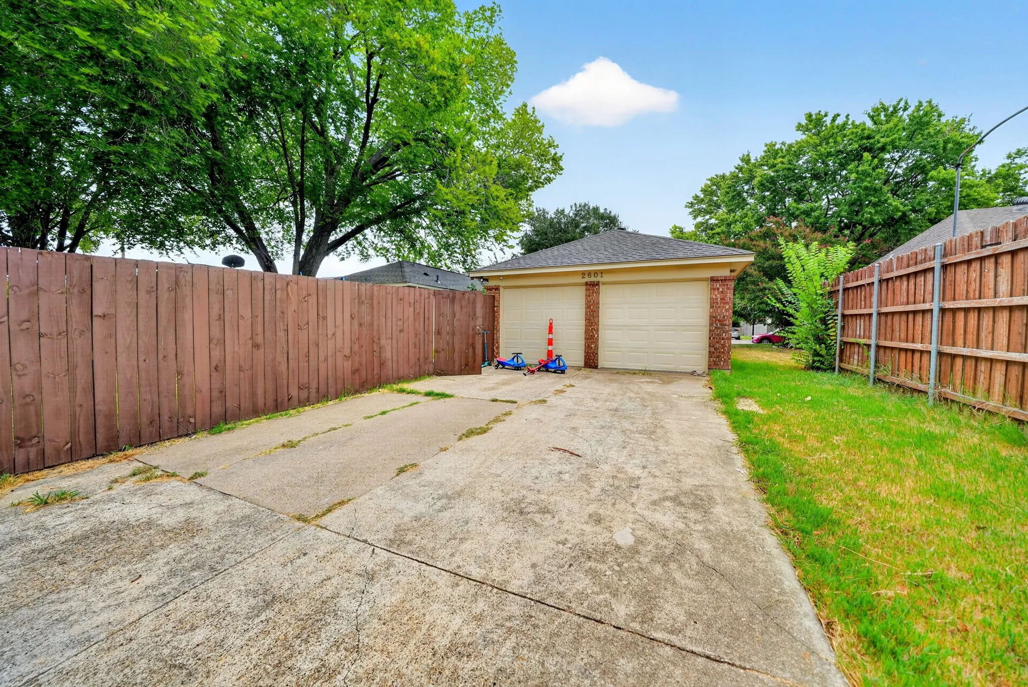 Single Family Residence For Rent in Dallas County , 2601 Kimberly Drive, Garland, Texas 75040, 4 Bedroom, 2 Bathroom, 2 Garage spaces, 1,781 Sqft, built in 1985, mls#21400233, Real Estate Agent in Garland, Homes For Rent in Dallas county, Homes For Rent in Garland, Realtor in Garland Texas, Real Estate Brokerage Independent Realty Texas, Luminita Cordes Realtor