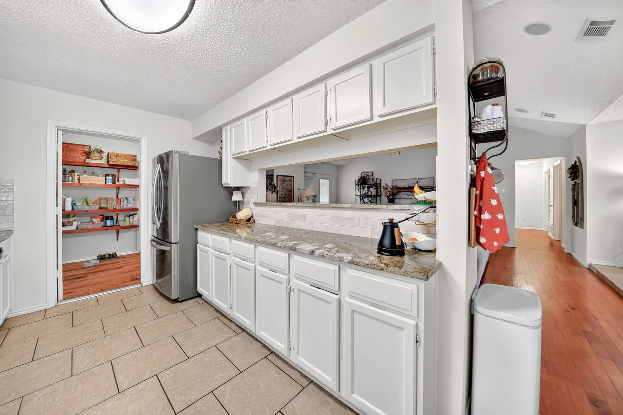Single Family Residence For Rent in Dallas County , 2601 Kimberly Drive, Garland, Texas 75040, 4 Bedroom, 2 Bathroom, 2 Garage spaces, 1,781 Sqft, built in 1985, mls#21400233, Real Estate Agent in Garland, Homes For Rent in Dallas county, Homes For Rent in Garland, Realtor in Garland Texas, Real Estate Brokerage Independent Realty Texas, Luminita Cordes Realtor