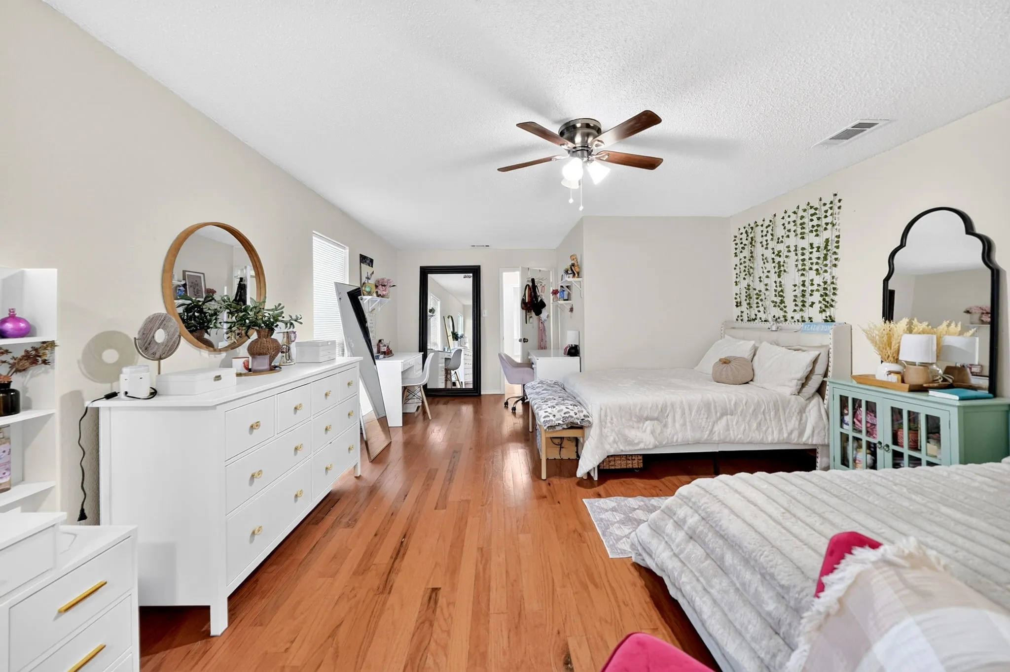 Single Family Residence For Rent in Dallas County , 2601 Kimberly Drive, Garland, Texas 75040, 4 Bedroom, 2 Bathroom, 2 Garage spaces, 1,781 Sqft, built in 1985, mls#21400233, Real Estate Agent in Garland, Homes For Rent in Dallas county, Homes For Rent in Garland, Realtor in Garland Texas, Real Estate Brokerage Independent Realty Texas, Luminita Cordes Realtor