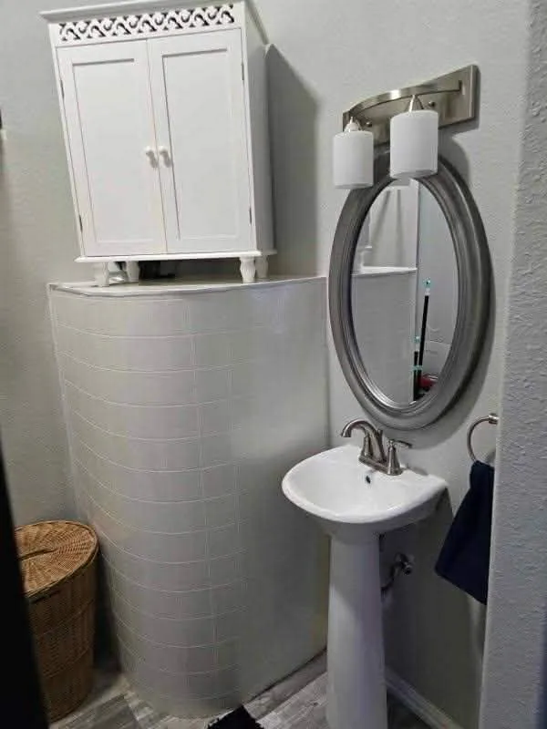 Guest Quarters 1/2 Bathroom