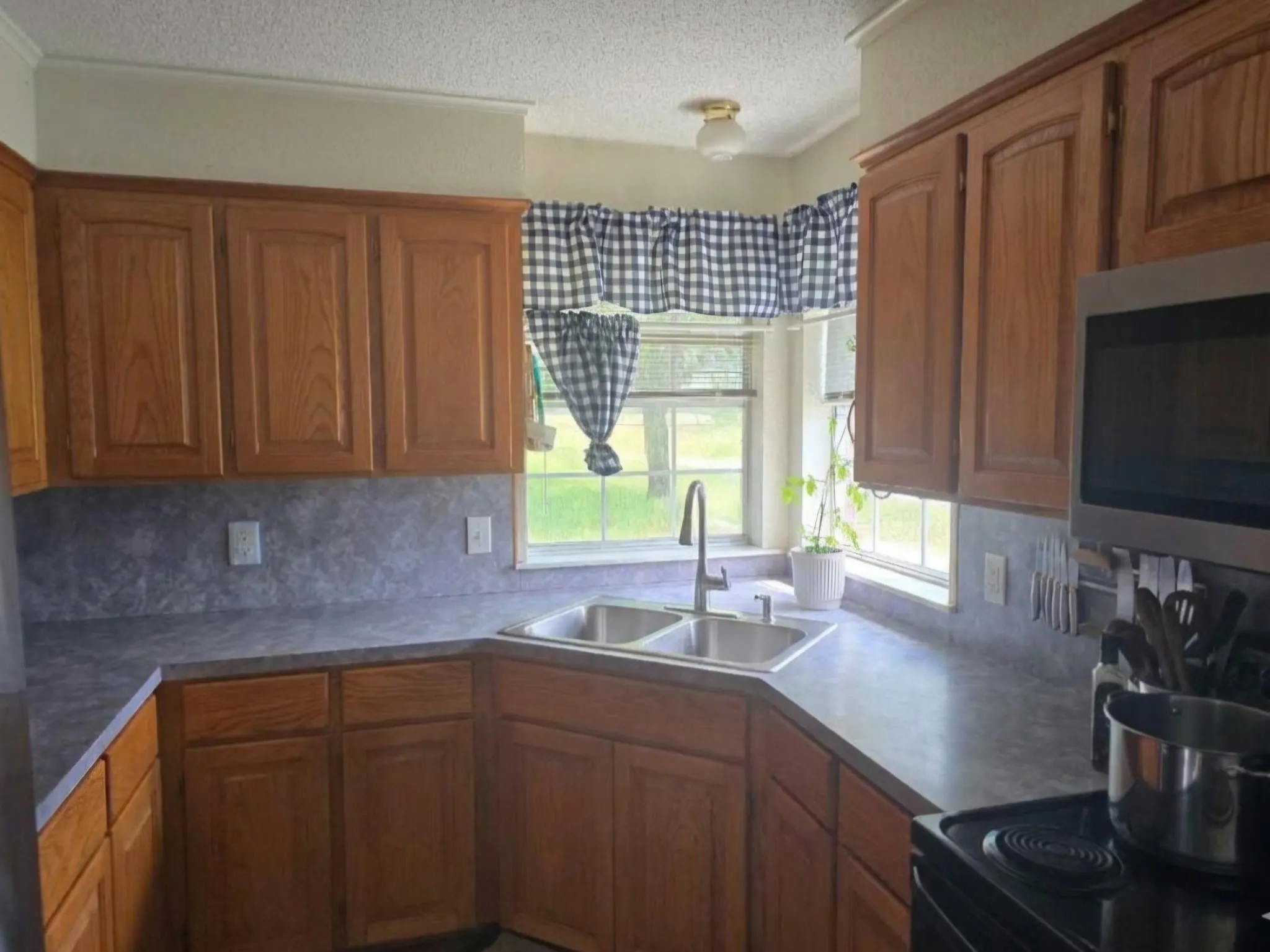 Single Family Residence For Sale in Hopkins County , 17398 W Farm Road 1567 W, Lone Oak, Texas 75453, 3 Bedroom, 2 Bathroom, Garage spaces, 1,863 Sqft, built in 1994, mls#21403321, Real Estate Agent in Lone Oak, Homes For Sale in Hopkins county, Homes For Sale in Lone Oak, Realtor in Lone Oak Texas, Real Estate Brokerage Independent Realty Texas, Luminita Cordes Realtor