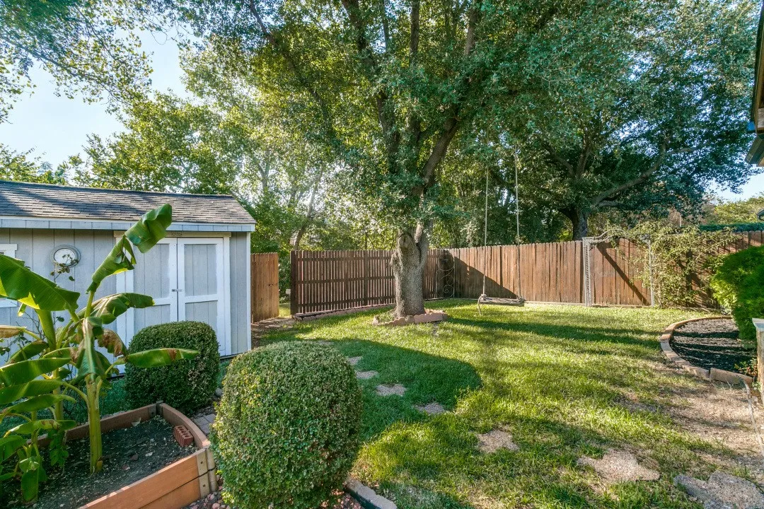 Single Family Residence For Sale in Tarrant County , 3667 Smoke Tree Trail, Fort Worth, Texas 76040, 5 Bedroom, 3 Bathroom, 2 Garage spaces, 2,643 Sqft, built in 1999, mls#21402750, Real Estate Agent in Fort Worth, Homes For Sale in Tarrant county, Homes For Sale in Fort Worth, Realtor in Fort Worth Texas, Real Estate Brokerage Independent Realty Texas, Luminita Cordes Realtor