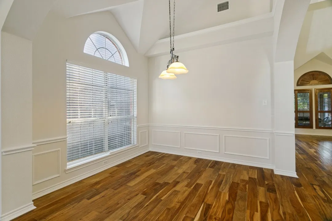 Single Family Residence For Sale in Tarrant County , 3667 Smoke Tree Trail, Fort Worth, Texas 76040, 5 Bedroom, 3 Bathroom, 2 Garage spaces, 2,643 Sqft, built in 1999, mls#21402750, Real Estate Agent in Fort Worth, Homes For Sale in Tarrant county, Homes For Sale in Fort Worth, Realtor in Fort Worth Texas, Real Estate Brokerage Independent Realty Texas, Luminita Cordes Realtor
