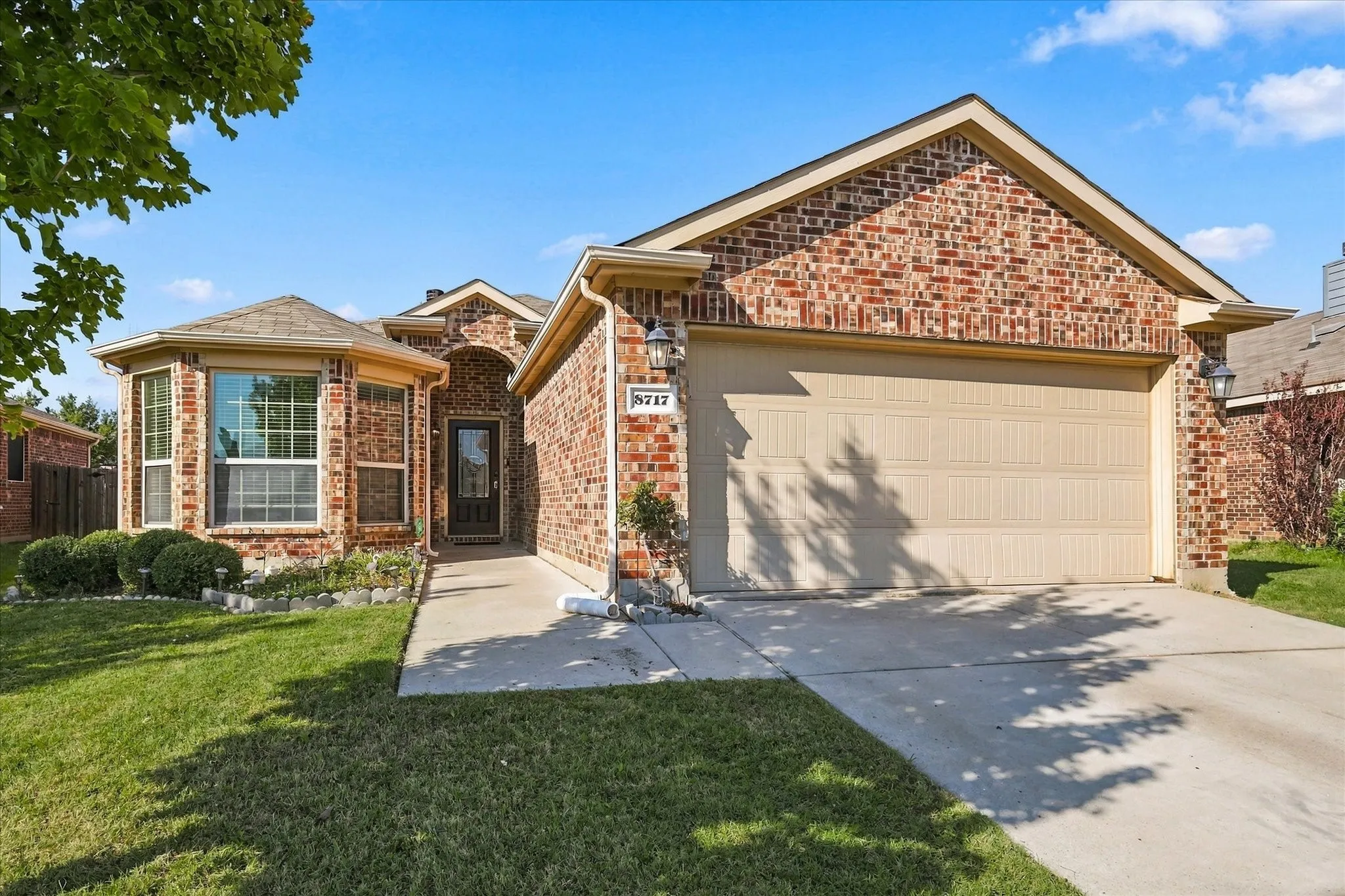 Single Family Residence For Sale in Denton County , 8717 Whirlwind Trail, Aubrey, Texas 76227, 4 Bedroom, 2 Bathroom, 2 Garage spaces, 1,609 Sqft, built in 2015, mls#21404333, Real Estate Agent in Aubrey, Homes For Sale in Denton county, Homes For Sale in Aubrey, Realtor in Aubrey Texas, Real Estate Brokerage Independent Realty Texas, Luminita Cordes Realtor