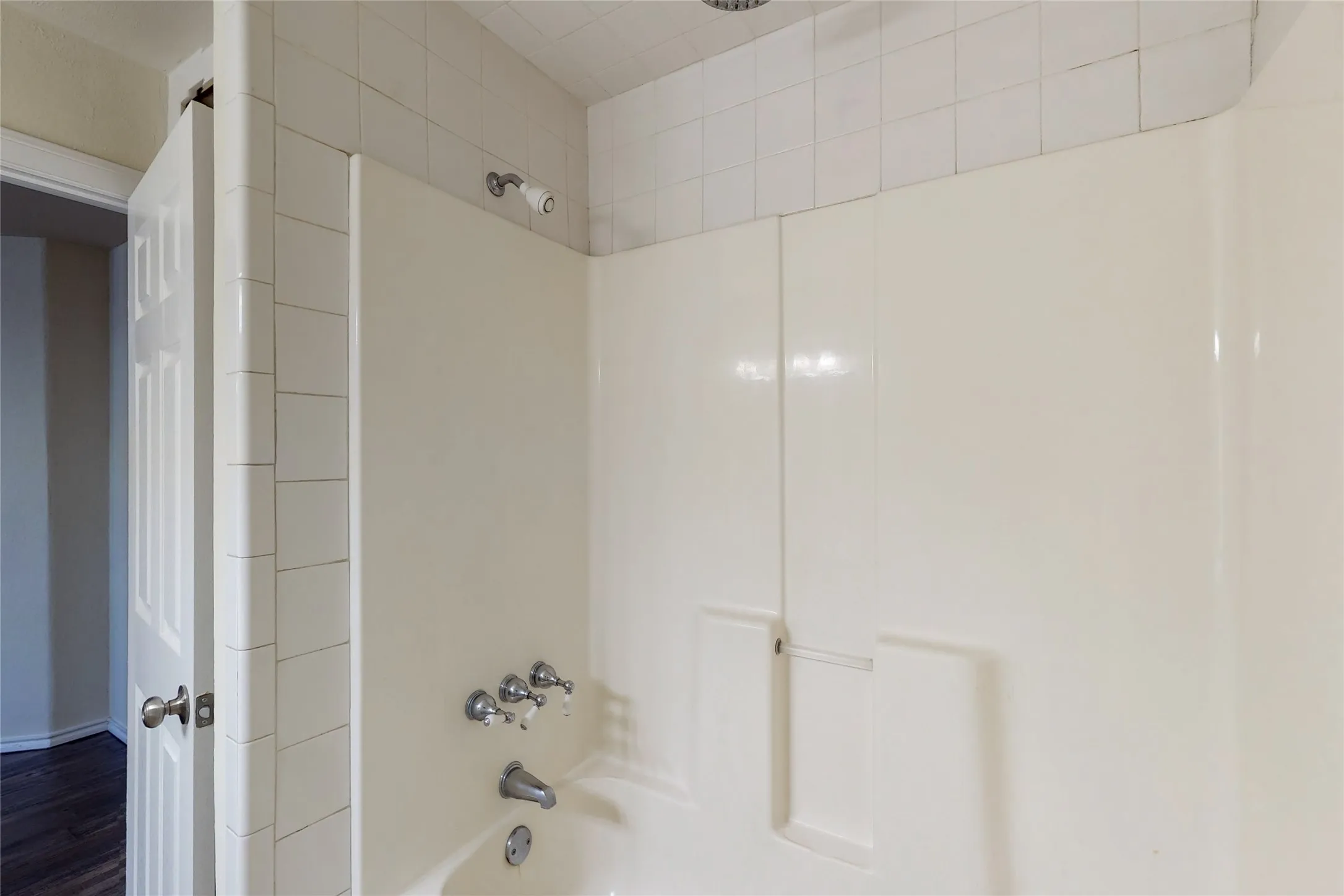 Duplex For Rent in Tarrant County , 4413 Vermont Avenue B, Fort Worth, Texas 76115, 2 Bedroom, 1 Bathroom, Garage spaces, 1,210 Sqft, built in 1952, mls#21404310, Real Estate Agent in Fort Worth, Homes For Rent in Tarrant county, Homes For Rent in Fort Worth, Realtor in Fort Worth Texas, Real Estate Brokerage Independent Realty Texas, Luminita Cordes Realtor