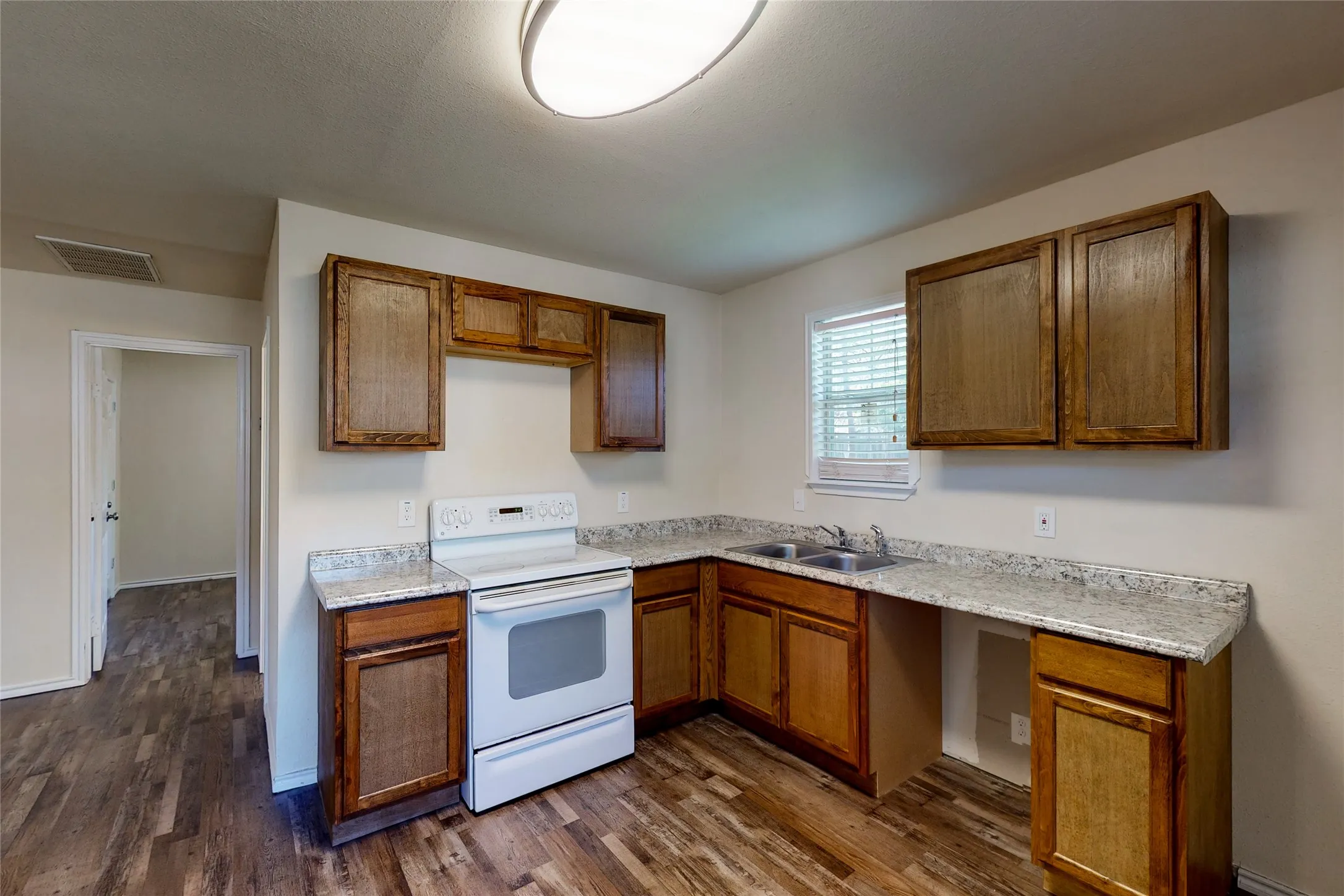 Duplex For Rent in Tarrant County , 4413 Vermont Avenue B, Fort Worth, Texas 76115, 2 Bedroom, 1 Bathroom, Garage spaces, 1,210 Sqft, built in 1952, mls#21404310, Real Estate Agent in Fort Worth, Homes For Rent in Tarrant county, Homes For Rent in Fort Worth, Realtor in Fort Worth Texas, Real Estate Brokerage Independent Realty Texas, Luminita Cordes Realtor