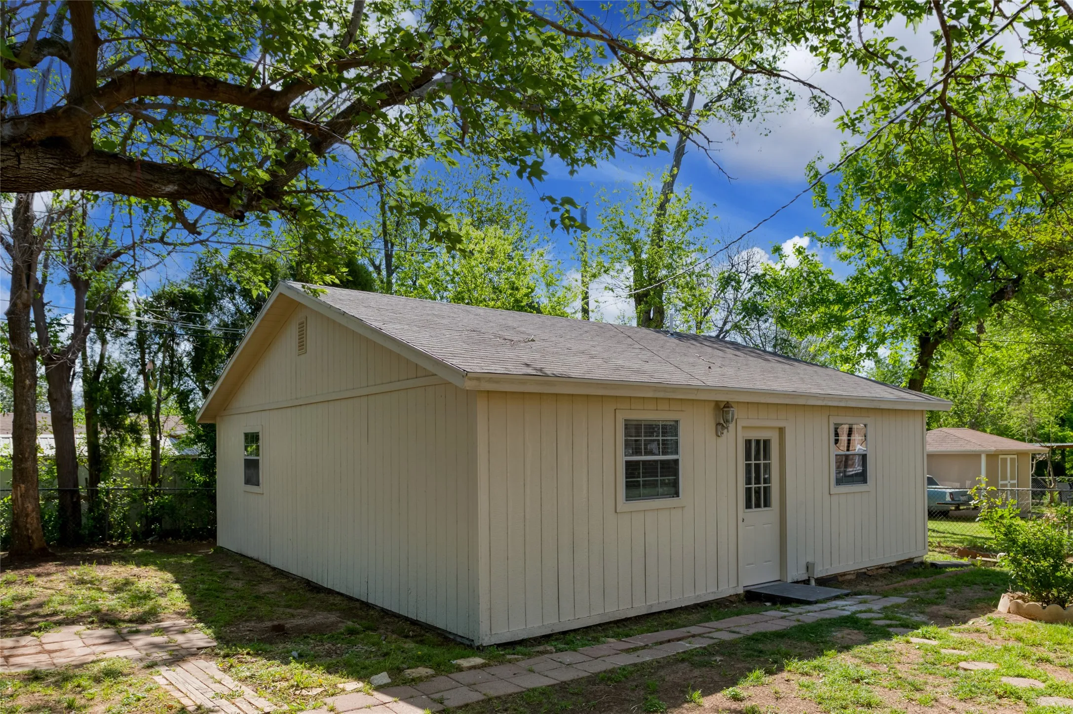 Duplex For Rent in Tarrant County , 4413 Vermont Avenue B, Fort Worth, Texas 76115, 2 Bedroom, 1 Bathroom, Garage spaces, 1,210 Sqft, built in 1952, mls#21404310, Real Estate Agent in Fort Worth, Homes For Rent in Tarrant county, Homes For Rent in Fort Worth, Realtor in Fort Worth Texas, Real Estate Brokerage Independent Realty Texas, Luminita Cordes Realtor