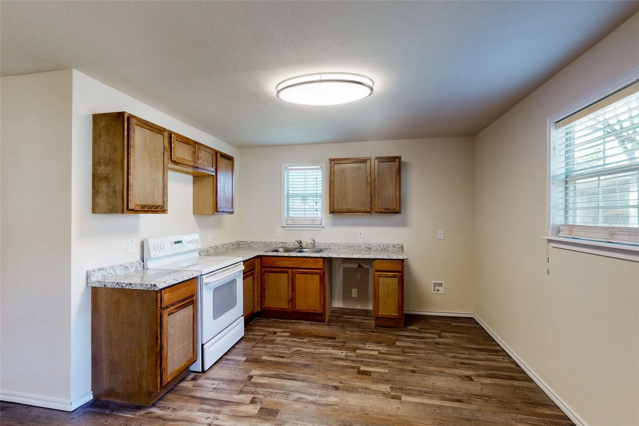 Duplex For Rent in Tarrant County , 4413 Vermont Avenue B, Fort Worth, Texas 76115, 2 Bedroom, 1 Bathroom, Garage spaces, 1,210 Sqft, built in 1952, mls#21404310, Real Estate Agent in Fort Worth, Homes For Rent in Tarrant county, Homes For Rent in Fort Worth, Realtor in Fort Worth Texas, Real Estate Brokerage Independent Realty Texas, Luminita Cordes Realtor