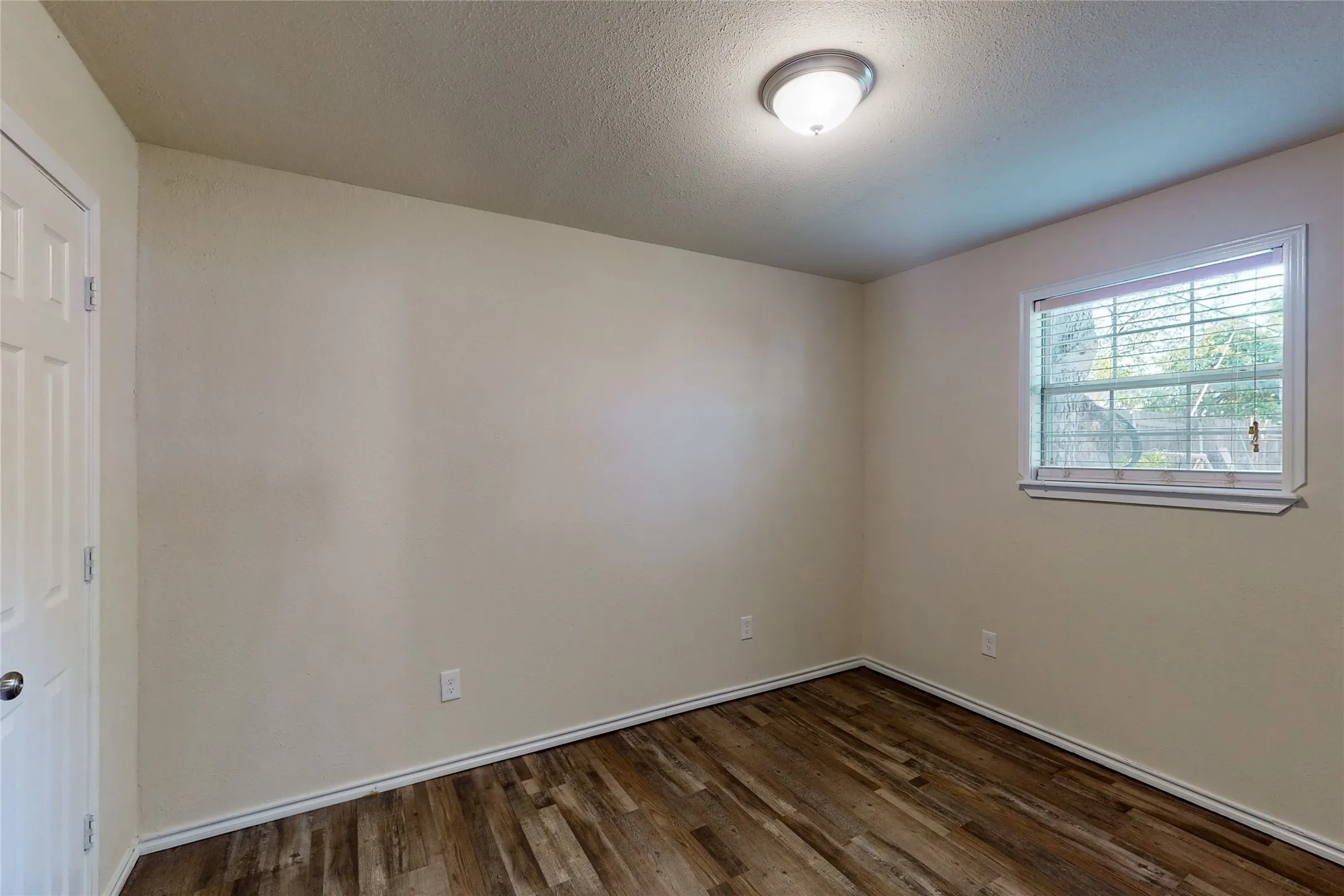 Duplex For Rent in Tarrant County , 4413 Vermont Avenue B, Fort Worth, Texas 76115, 2 Bedroom, 1 Bathroom, Garage spaces, 1,210 Sqft, built in 1952, mls#21404310, Real Estate Agent in Fort Worth, Homes For Rent in Tarrant county, Homes For Rent in Fort Worth, Realtor in Fort Worth Texas, Real Estate Brokerage Independent Realty Texas, Luminita Cordes Realtor