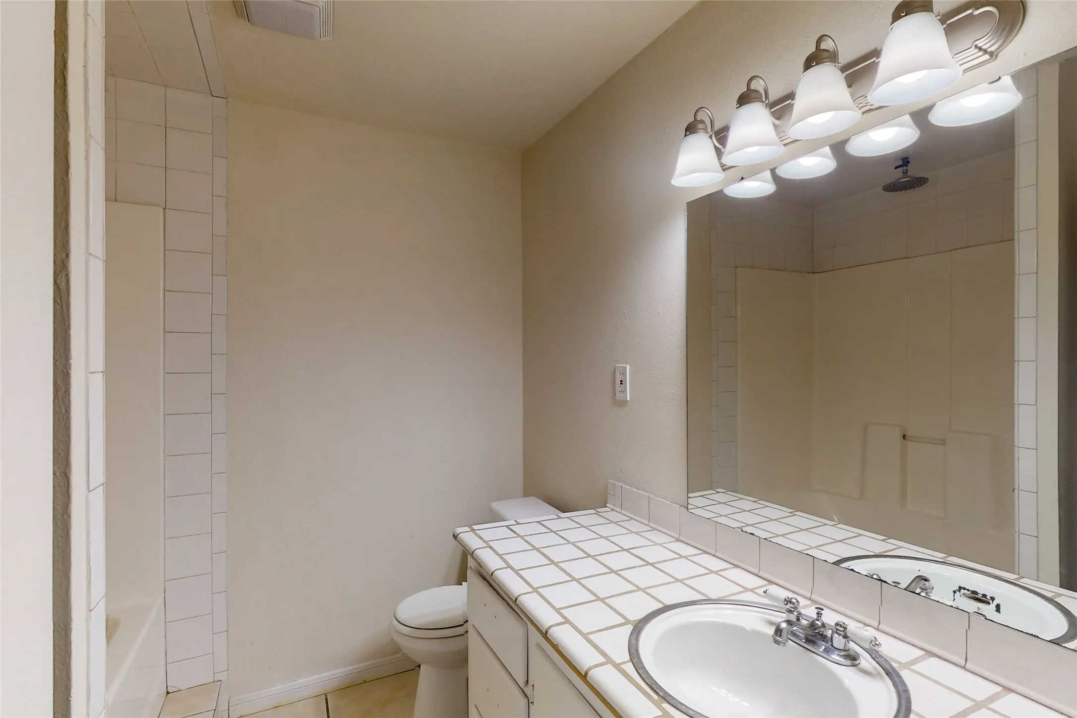 Duplex For Rent in Tarrant County , 4413 Vermont Avenue B, Fort Worth, Texas 76115, 2 Bedroom, 1 Bathroom, Garage spaces, 1,210 Sqft, built in 1952, mls#21404310, Real Estate Agent in Fort Worth, Homes For Rent in Tarrant county, Homes For Rent in Fort Worth, Realtor in Fort Worth Texas, Real Estate Brokerage Independent Realty Texas, Luminita Cordes Realtor