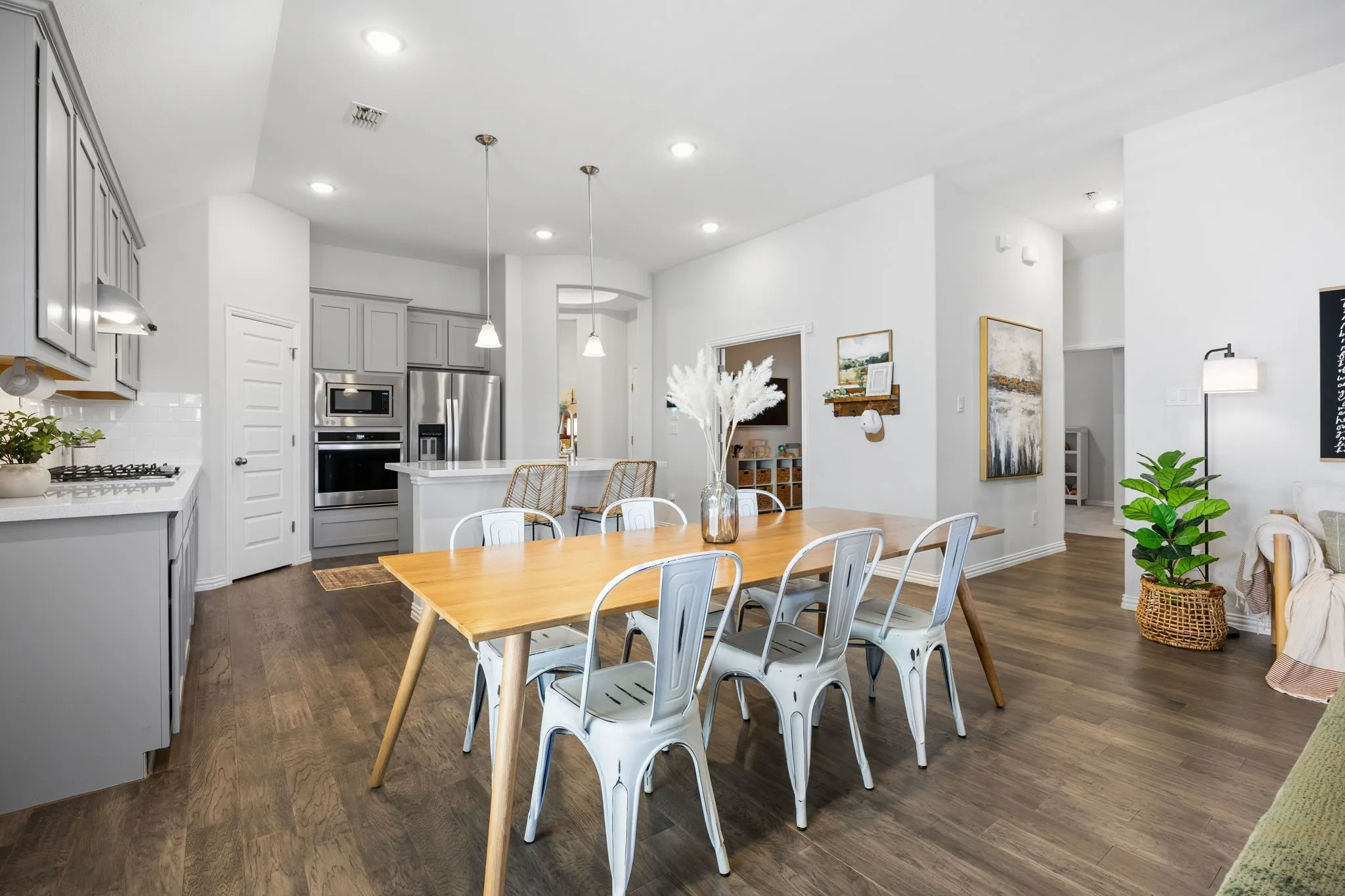 Single Family Residence For Sale in Collin County , 4511 Cypress Drive, Melissa, Texas 75454, 4 Bedroom, 3 Bathroom, 2 Garage spaces, 2,250 Sqft, built in 2019, mls#21399881, Real Estate Agent in Melissa, Homes For Sale in Collin county, Homes For Sale in Melissa, Realtor in Melissa Texas, Real Estate Brokerage Independent Realty Texas, Luminita Cordes Realtor