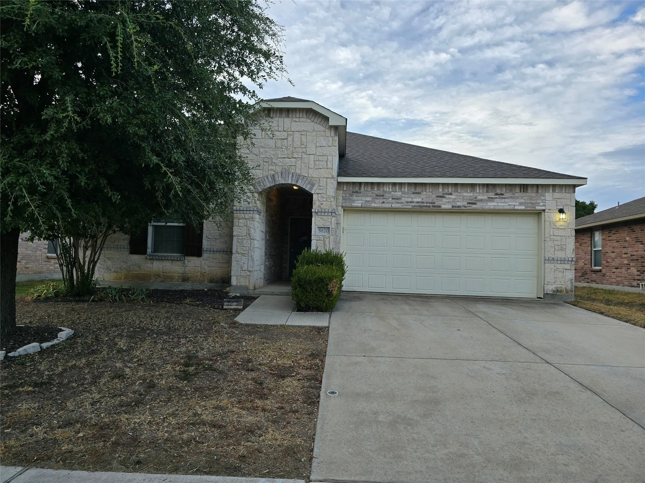 Single Family Residence For Rent in Tarrant County , 5820 Mirror Ridge Drive, Fort Worth, Texas 76179, 3 Bedroom, 2 Bathroom, 2 Garage spaces, 1,646 Sqft, built in 2013, mls#21404369, Real Estate Agent in Fort Worth, Homes For Rent in Tarrant county, Homes For Rent in Fort Worth, Realtor in Fort Worth Texas, Real Estate Brokerage Independent Realty Texas, Luminita Cordes Realtor