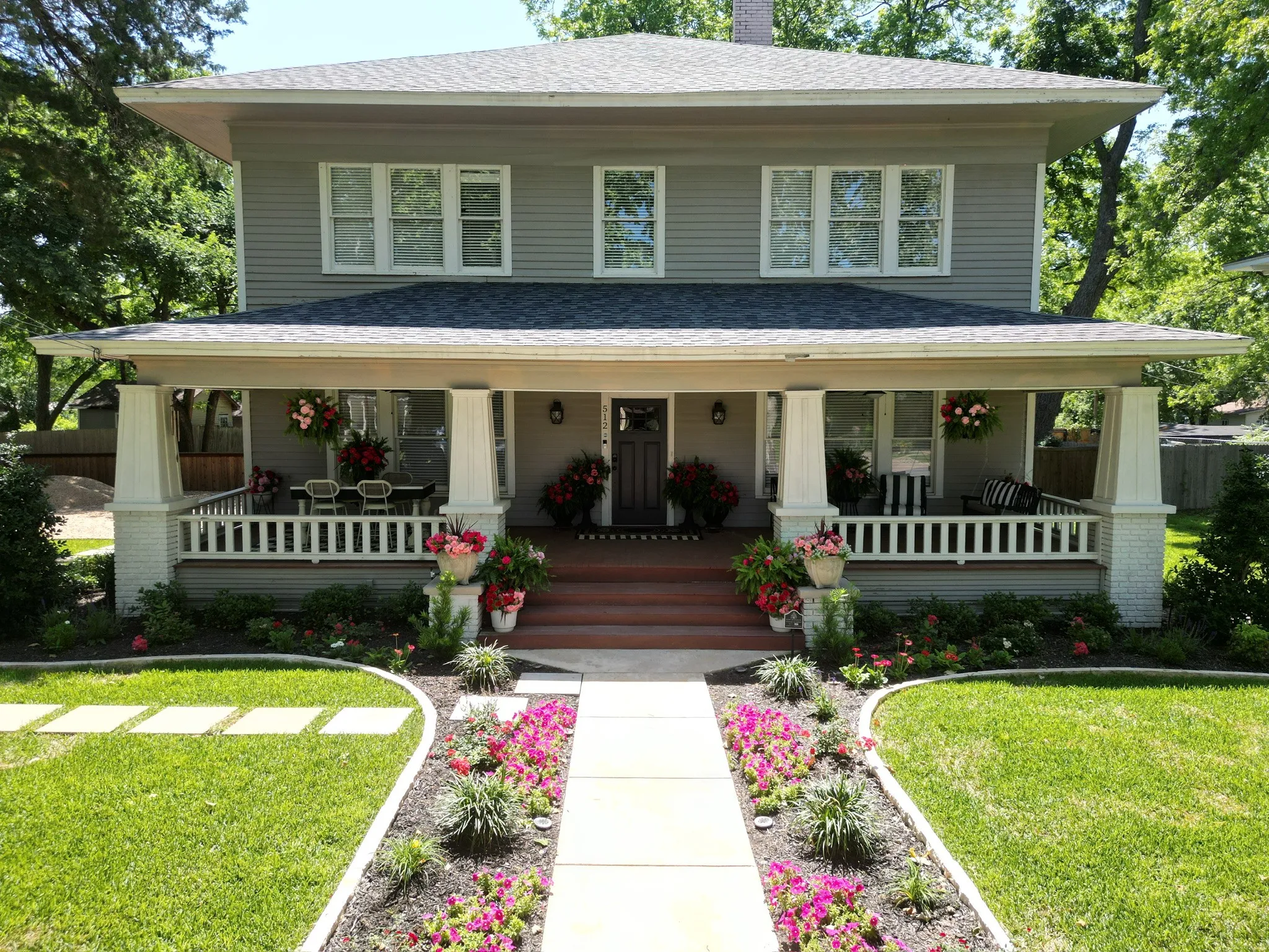Single Family Residence For Sale in Ellis County , 512 N College Street, Waxahachie, Texas 75165, 7 Bedroom, 4 Bathroom, Garage spaces, 4,037 Sqft, built in 1910, mls#21401868, Real Estate Agent in Waxahachie, Homes For Sale in Ellis county, Homes For Sale in Waxahachie, Realtor in Waxahachie Texas, Real Estate Brokerage Independent Realty Texas, Luminita Cordes Realtor