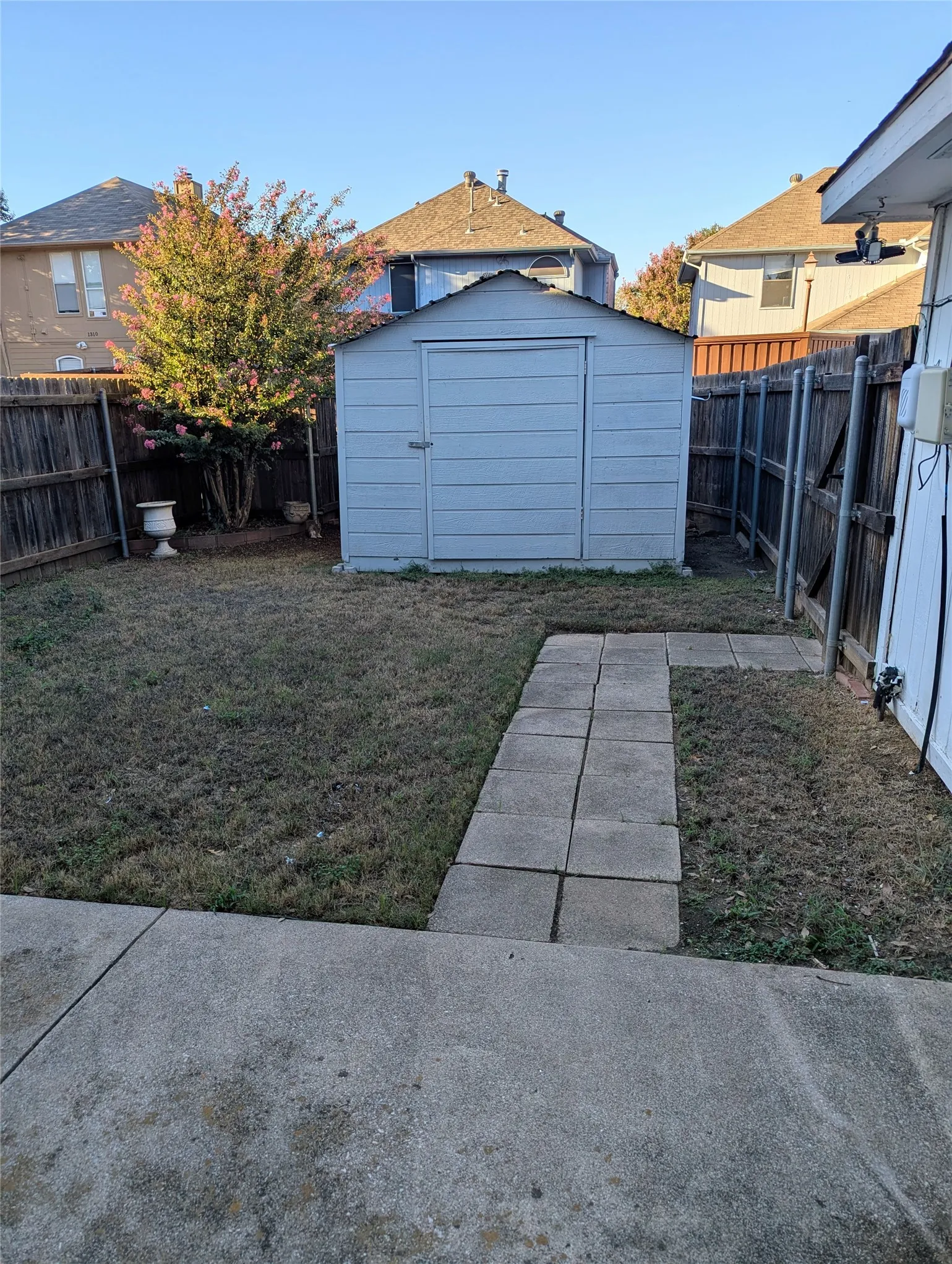Single Family Residence For Sale in Denton County , 1787 Circle Creek Drive, Lewisville, Texas 75067, 3 Bedroom, 3 Bathroom, 2 Garage spaces, 1,520 Sqft, built in 1992, mls#21404379, Real Estate Agent in Lewisville, Homes For Sale in Denton county, Homes For Sale in Lewisville, Realtor in Lewisville Texas, Real Estate Brokerage Independent Realty Texas, Luminita Cordes Realtor