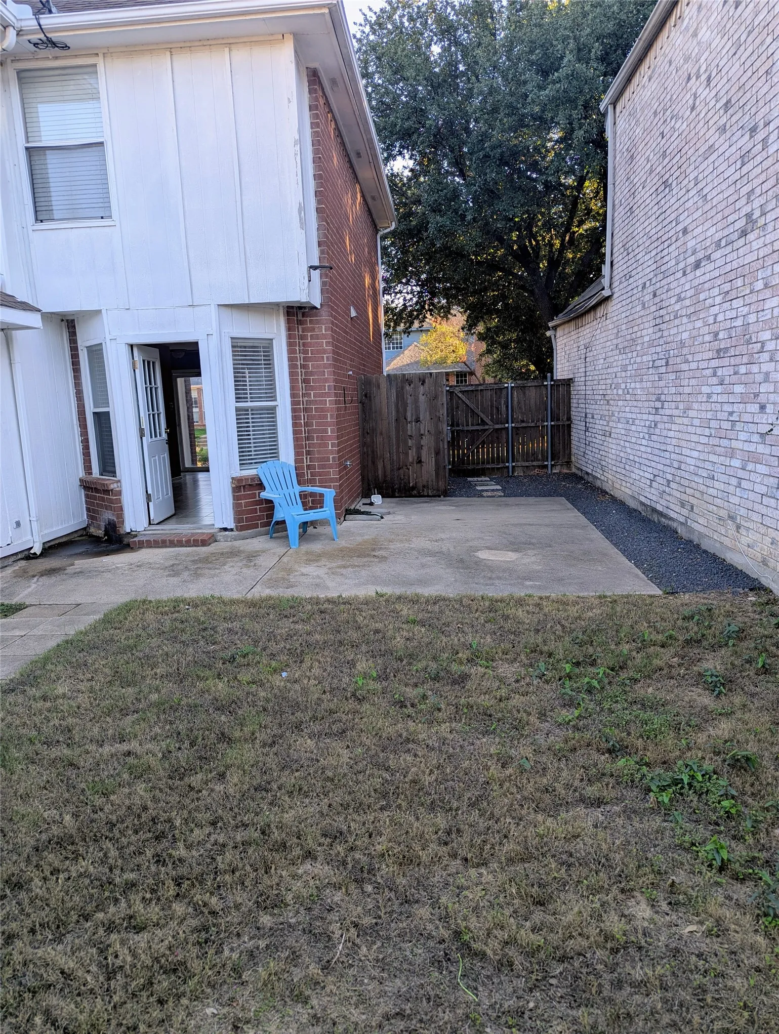 Single Family Residence For Sale in Denton County , 1787 Circle Creek Drive, Lewisville, Texas 75067, 3 Bedroom, 3 Bathroom, 2 Garage spaces, 1,520 Sqft, built in 1992, mls#21404379, Real Estate Agent in Lewisville, Homes For Sale in Denton county, Homes For Sale in Lewisville, Realtor in Lewisville Texas, Real Estate Brokerage Independent Realty Texas, Luminita Cordes Realtor