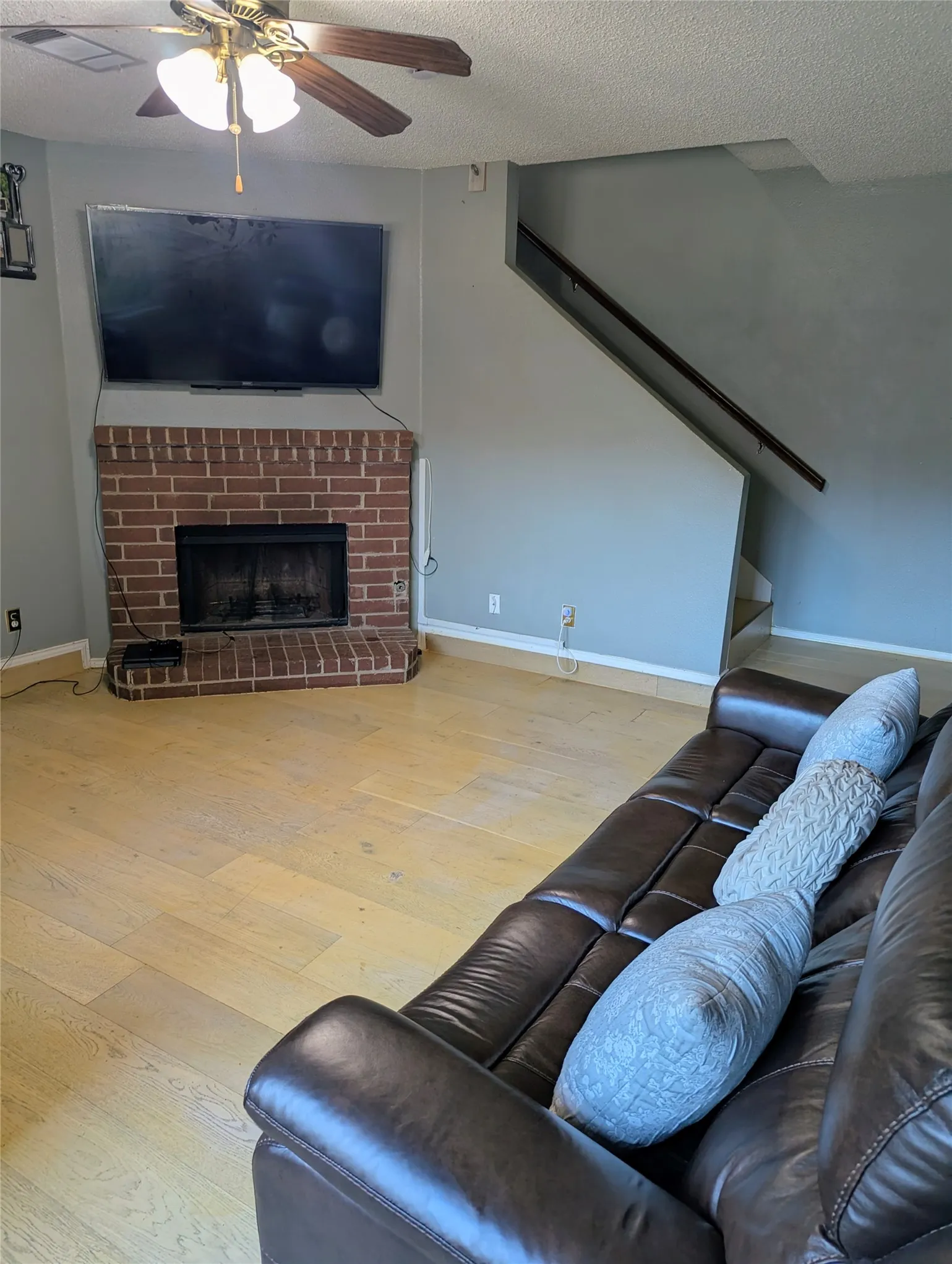 Single Family Residence For Sale in Denton County , 1787 Circle Creek Drive, Lewisville, Texas 75067, 3 Bedroom, 3 Bathroom, 2 Garage spaces, 1,520 Sqft, built in 1992, mls#21404379, Real Estate Agent in Lewisville, Homes For Sale in Denton county, Homes For Sale in Lewisville, Realtor in Lewisville Texas, Real Estate Brokerage Independent Realty Texas, Luminita Cordes Realtor