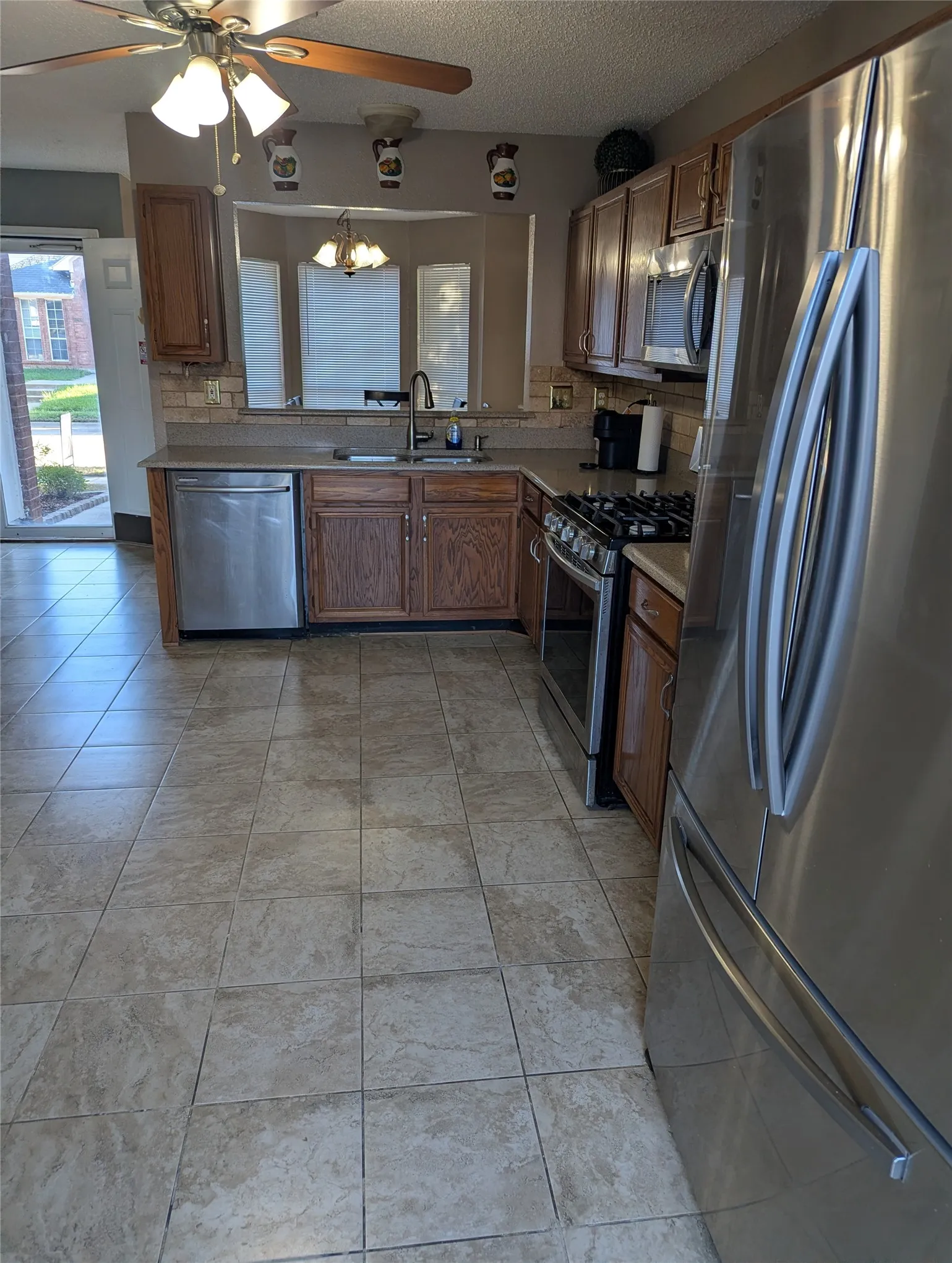 Single Family Residence For Sale in Denton County , 1787 Circle Creek Drive, Lewisville, Texas 75067, 3 Bedroom, 3 Bathroom, 2 Garage spaces, 1,520 Sqft, built in 1992, mls#21404379, Real Estate Agent in Lewisville, Homes For Sale in Denton county, Homes For Sale in Lewisville, Realtor in Lewisville Texas, Real Estate Brokerage Independent Realty Texas, Luminita Cordes Realtor