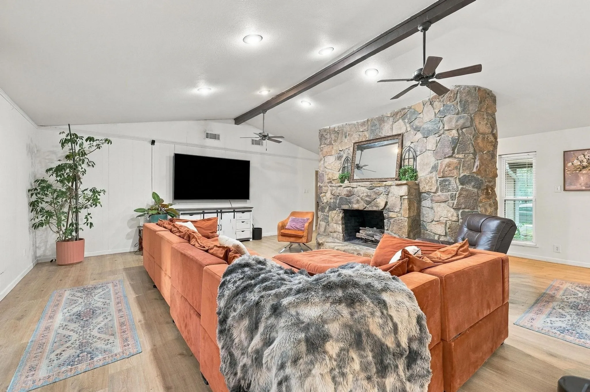 Single Family Residence For Sale in Fannin County , 1908 Nancy Lea Drive, Bonham, Texas 75418, 4 Bedroom, 3 Bathroom, 2 Garage spaces, 2,269 Sqft, built in 1974, mls#21404380, Real Estate Agent in Bonham, Homes For Sale in Fannin county, Homes For Sale in Bonham, Realtor in Bonham Texas, Real Estate Brokerage Independent Realty Texas, Luminita Cordes Realtor