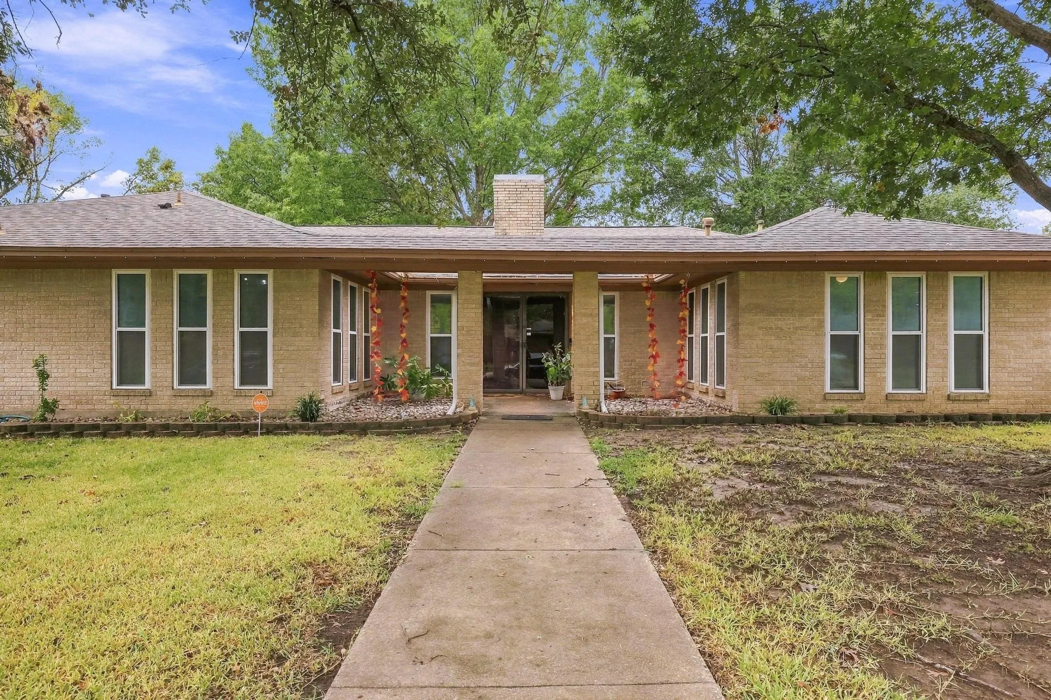 Single Family Residence For Sale in Fannin County , 1908 Nancy Lea Drive, Bonham, Texas 75418, 4 Bedroom, 3 Bathroom, 2 Garage spaces, 2,269 Sqft, built in 1974, mls#21404380, Real Estate Agent in Bonham, Homes For Sale in Fannin county, Homes For Sale in Bonham, Realtor in Bonham Texas, Real Estate Brokerage Independent Realty Texas, Luminita Cordes Realtor