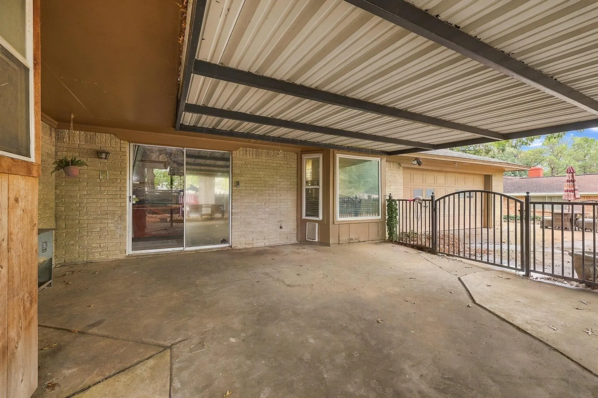 Single Family Residence For Sale in Fannin County , 1908 Nancy Lea Drive, Bonham, Texas 75418, 4 Bedroom, 3 Bathroom, 2 Garage spaces, 2,269 Sqft, built in 1974, mls#21404380, Real Estate Agent in Bonham, Homes For Sale in Fannin county, Homes For Sale in Bonham, Realtor in Bonham Texas, Real Estate Brokerage Independent Realty Texas, Luminita Cordes Realtor