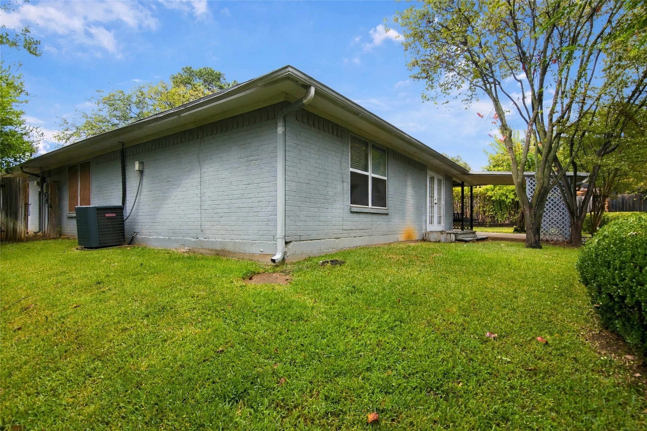 Single Family Residence For Sale in Tarrant County , 2935 Ridgewood Drive, Grapevine, Texas 76051, 3 Bedroom, 2 Bathroom, 2 Garage spaces, 1,769 Sqft, built in 1983, mls#21404004, Real Estate Agent in Grapevine, Homes For Sale in Tarrant county, Homes For Sale in Grapevine, Realtor in Grapevine Texas, Real Estate Brokerage Independent Realty Texas, Luminita Cordes Realtor