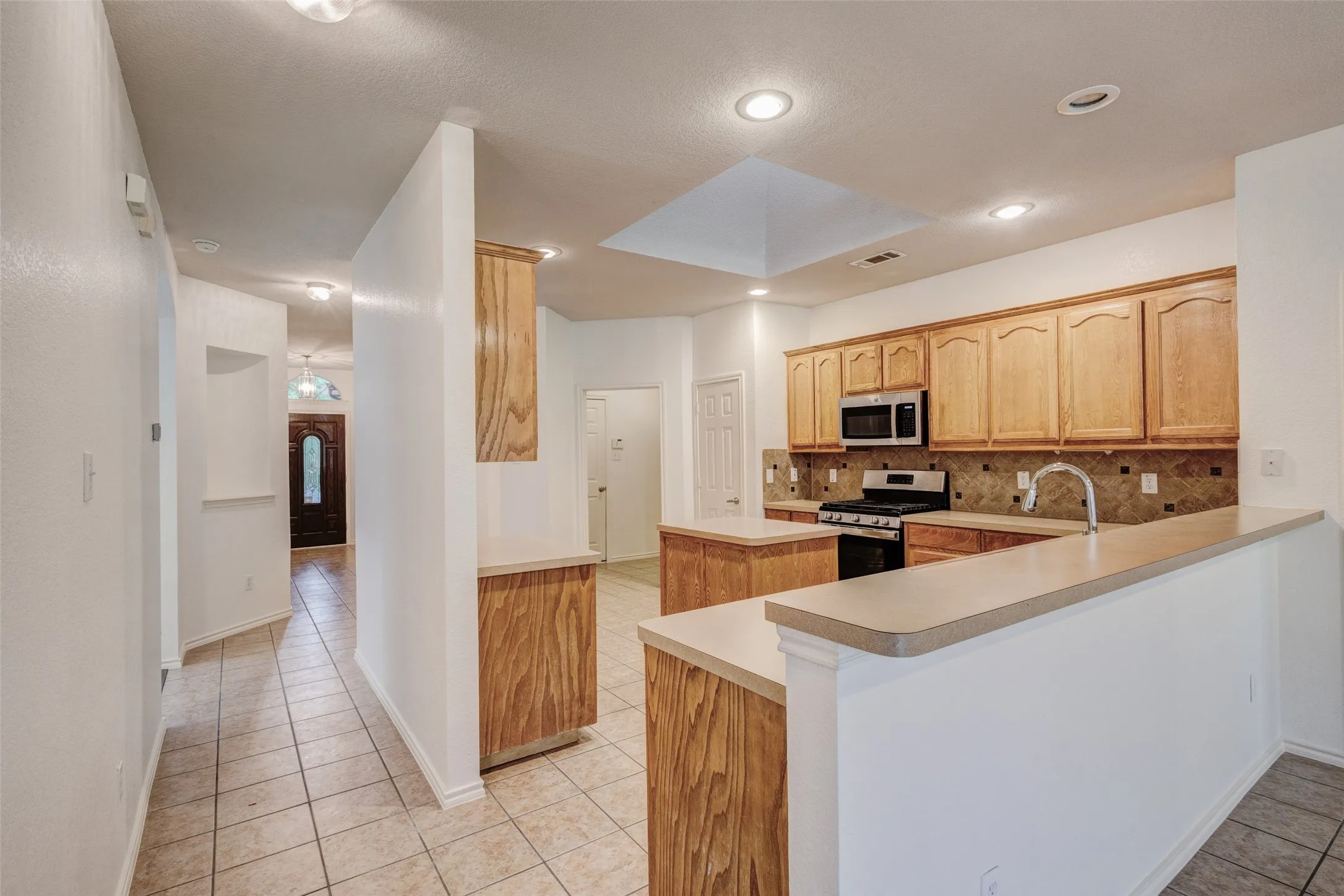Single Family Residence For Sale in Dallas County , 7048 Summit Parc Drive, Dallas, Texas 75249, 3 Bedroom, 2 Bathroom, 2 Garage spaces, 1,871 Sqft, built in 2005, mls#21404305, Real Estate Agent in Dallas, Homes For Sale in Dallas county, Homes For Sale in Dallas, Realtor in Dallas Texas, Real Estate Brokerage Independent Realty Texas, Luminita Cordes Realtor