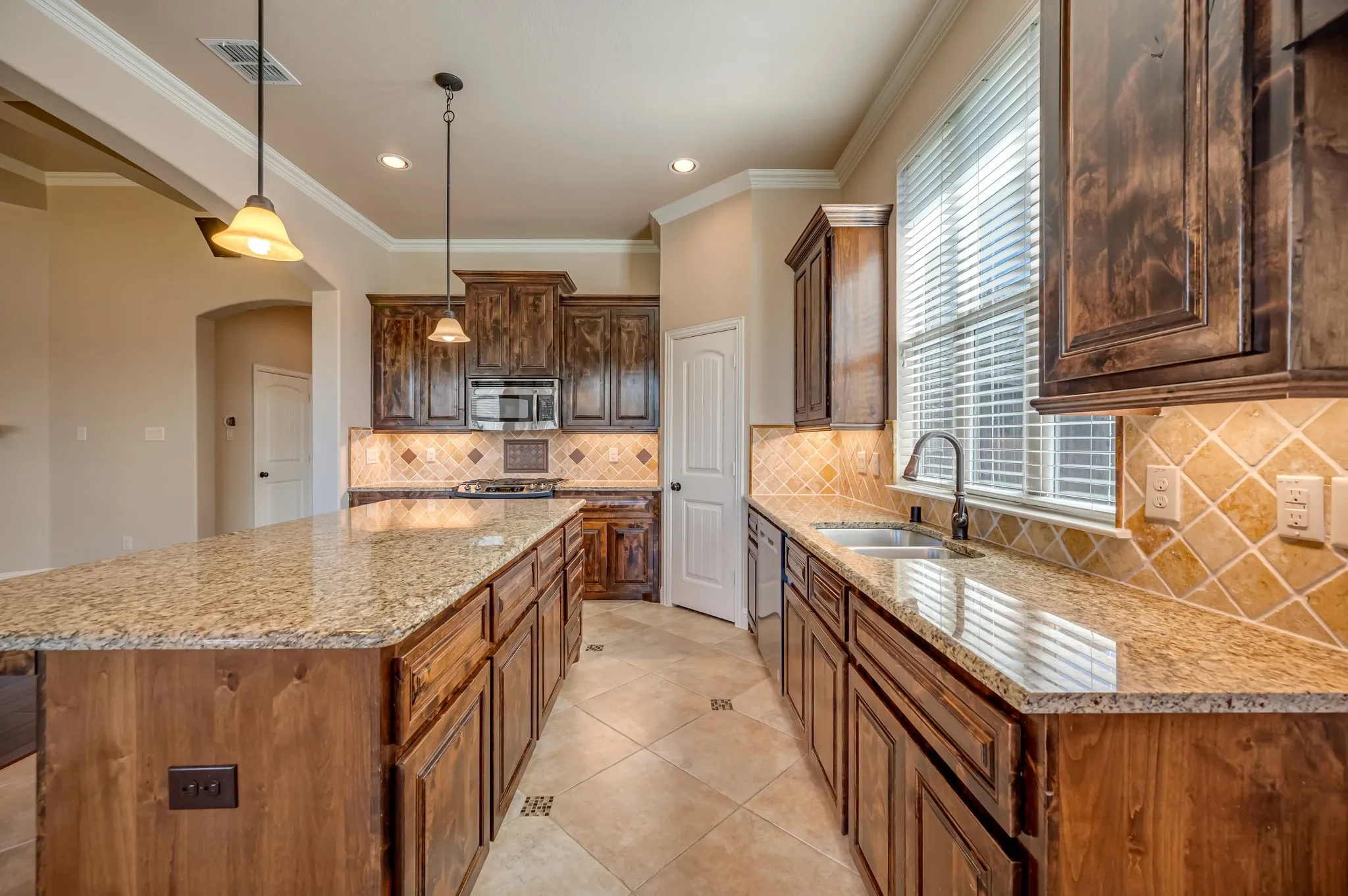 Single Family Residence For Sale in Kaufman County , 514 Madrone Trail, Forney, Texas 75126, 3 Bedroom, 2 Bathroom, 2 Garage spaces, 2,055 Sqft, built in 2012, mls#21404354, Real Estate Agent in Forney, Homes For Sale in Kaufman county, Homes For Sale in Forney, Realtor in Forney Texas, Real Estate Brokerage Independent Realty Texas, Luminita Cordes Realtor