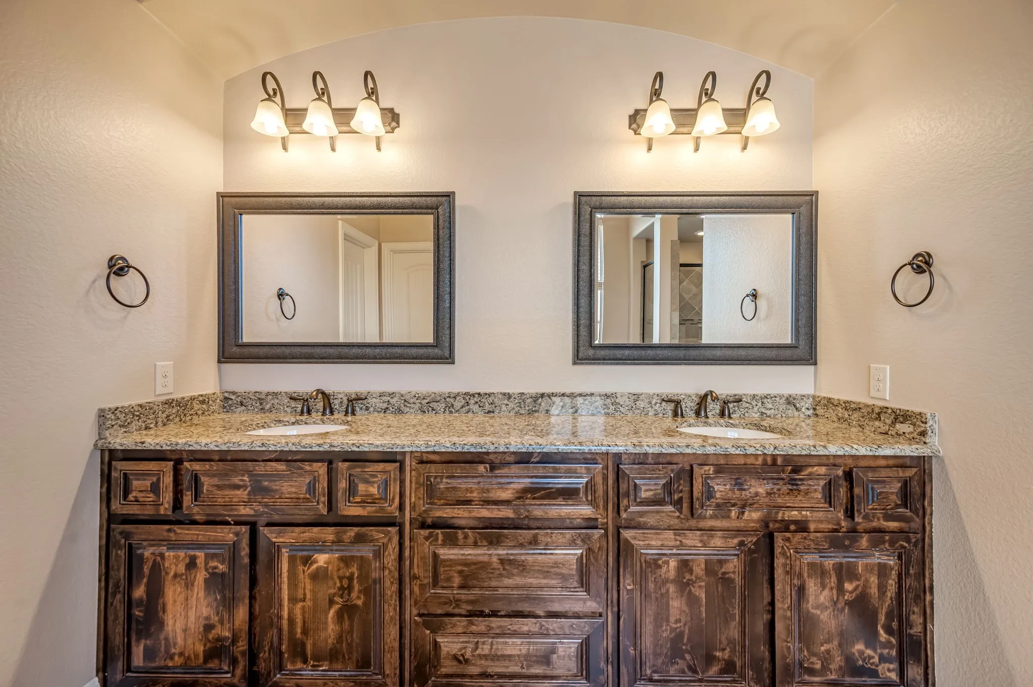 Single Family Residence For Sale in Kaufman County , 514 Madrone Trail, Forney, Texas 75126, 3 Bedroom, 2 Bathroom, 2 Garage spaces, 2,055 Sqft, built in 2012, mls#21404354, Real Estate Agent in Forney, Homes For Sale in Kaufman county, Homes For Sale in Forney, Realtor in Forney Texas, Real Estate Brokerage Independent Realty Texas, Luminita Cordes Realtor