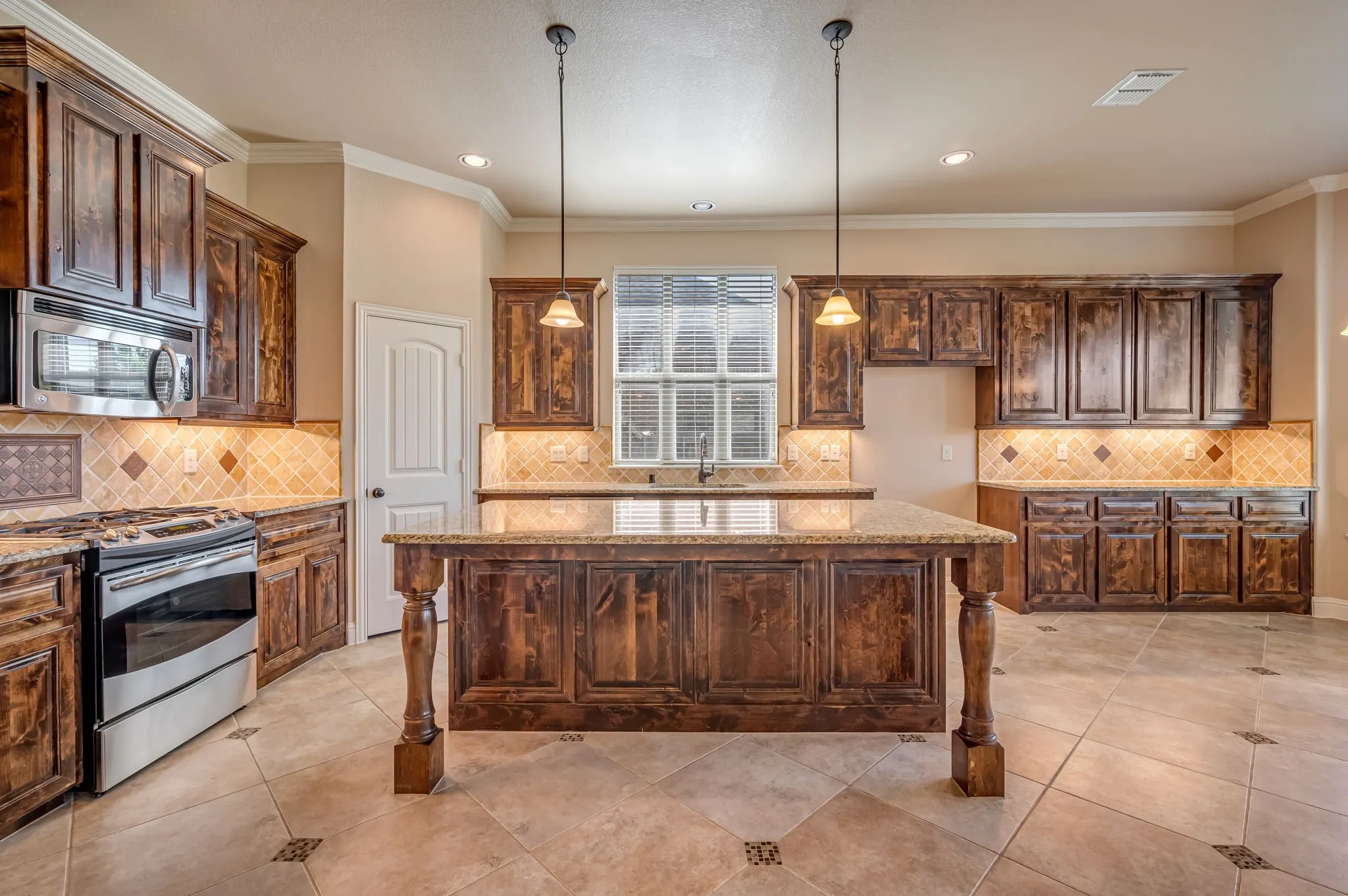 Single Family Residence For Sale in Kaufman County , 514 Madrone Trail, Forney, Texas 75126, 3 Bedroom, 2 Bathroom, 2 Garage spaces, 2,055 Sqft, built in 2012, mls#21404354, Real Estate Agent in Forney, Homes For Sale in Kaufman county, Homes For Sale in Forney, Realtor in Forney Texas, Real Estate Brokerage Independent Realty Texas, Luminita Cordes Realtor