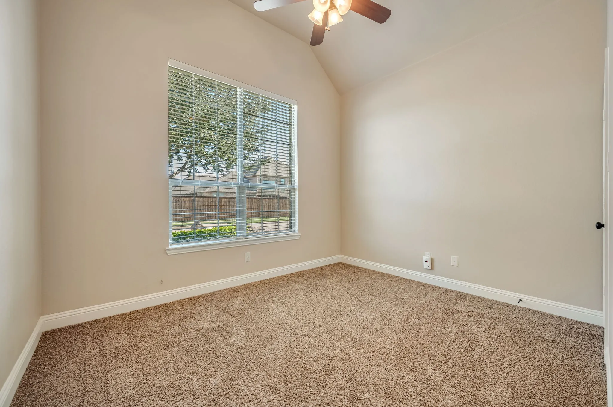 Single Family Residence For Sale in Kaufman County , 514 Madrone Trail, Forney, Texas 75126, 3 Bedroom, 2 Bathroom, 2 Garage spaces, 2,055 Sqft, built in 2012, mls#21404354, Real Estate Agent in Forney, Homes For Sale in Kaufman county, Homes For Sale in Forney, Realtor in Forney Texas, Real Estate Brokerage Independent Realty Texas, Luminita Cordes Realtor