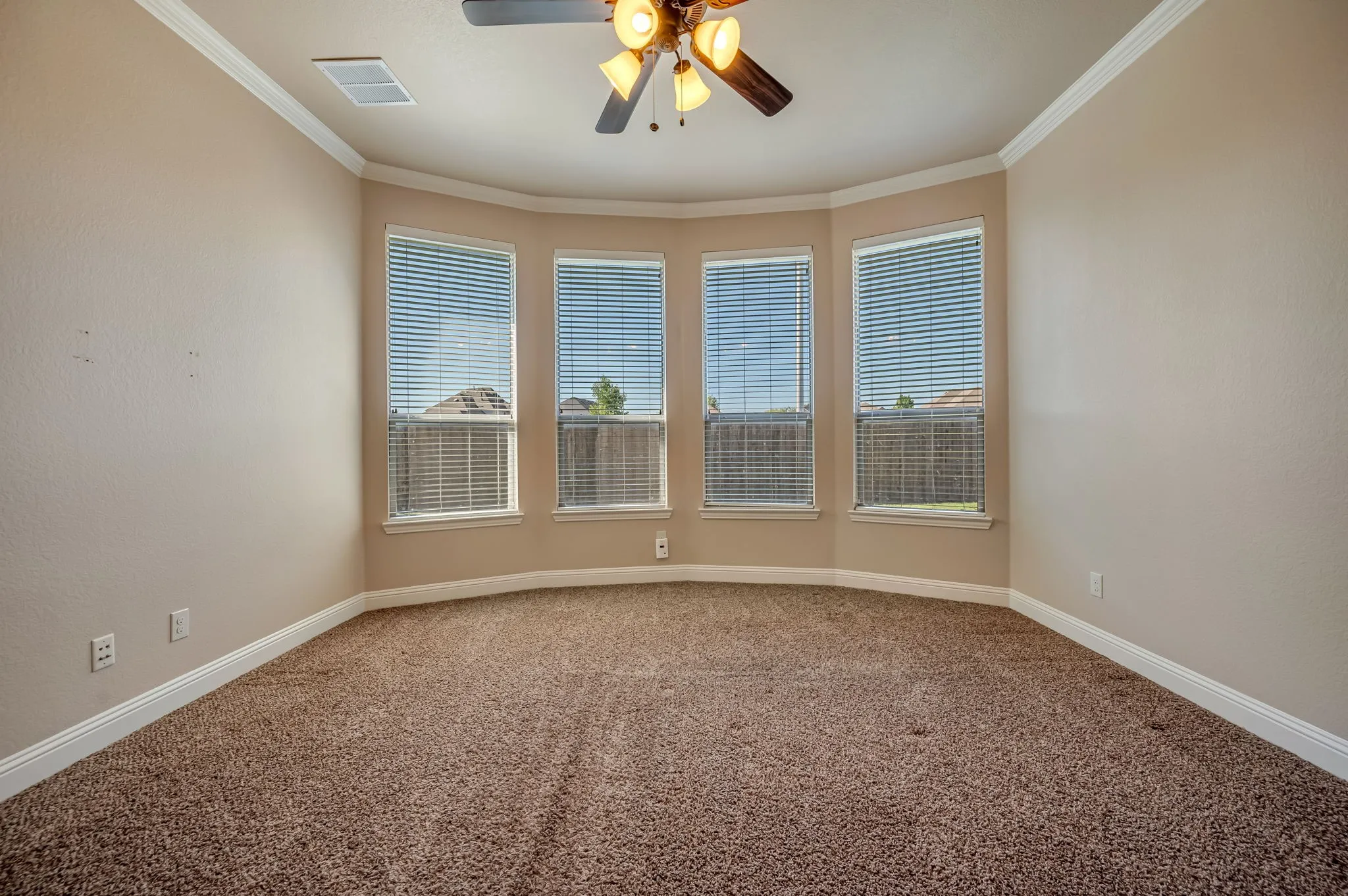 Single Family Residence For Sale in Kaufman County , 514 Madrone Trail, Forney, Texas 75126, 3 Bedroom, 2 Bathroom, 2 Garage spaces, 2,055 Sqft, built in 2012, mls#21404354, Real Estate Agent in Forney, Homes For Sale in Kaufman county, Homes For Sale in Forney, Realtor in Forney Texas, Real Estate Brokerage Independent Realty Texas, Luminita Cordes Realtor