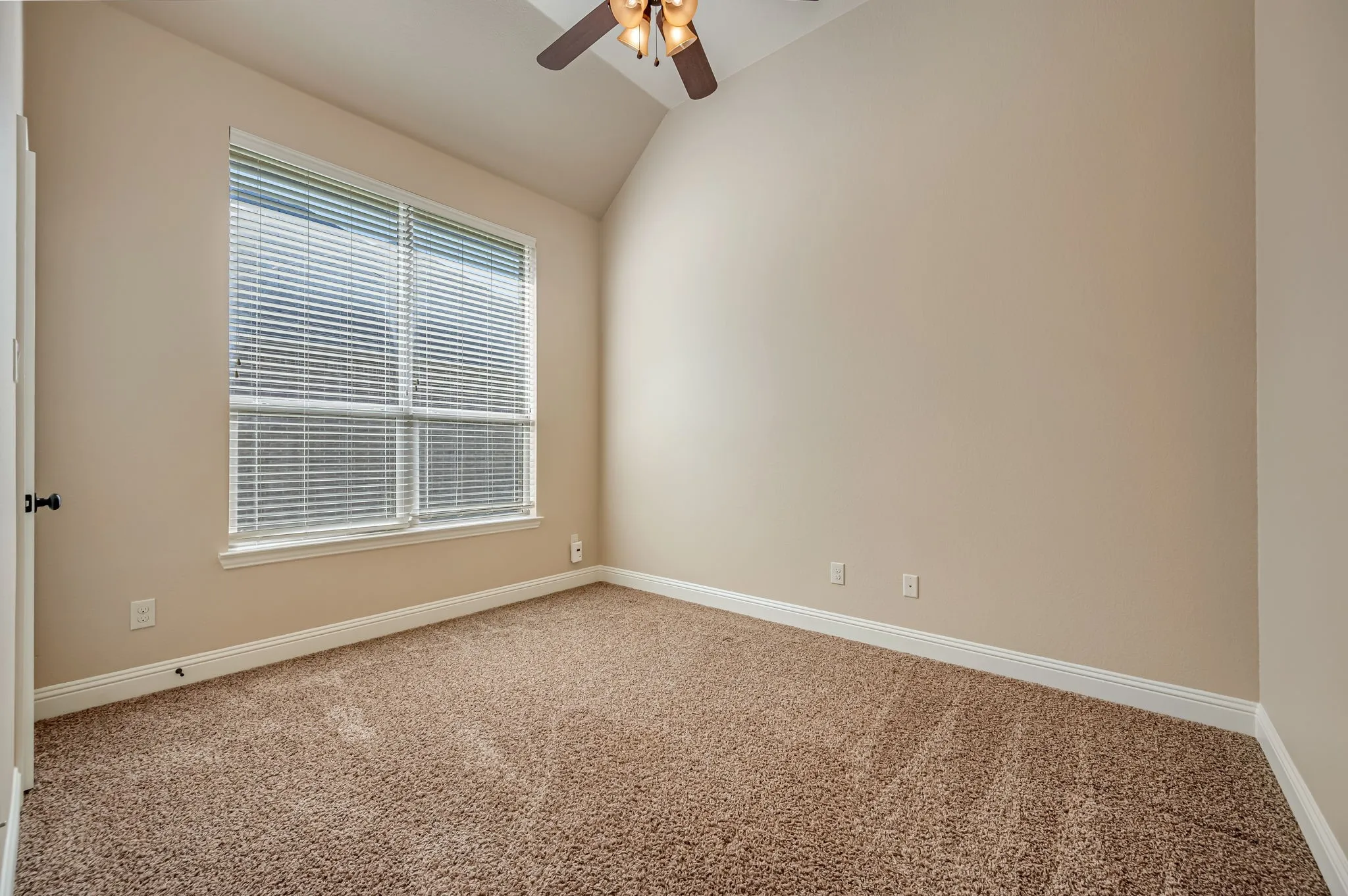 Single Family Residence For Sale in Kaufman County , 514 Madrone Trail, Forney, Texas 75126, 3 Bedroom, 2 Bathroom, 2 Garage spaces, 2,055 Sqft, built in 2012, mls#21404354, Real Estate Agent in Forney, Homes For Sale in Kaufman county, Homes For Sale in Forney, Realtor in Forney Texas, Real Estate Brokerage Independent Realty Texas, Luminita Cordes Realtor