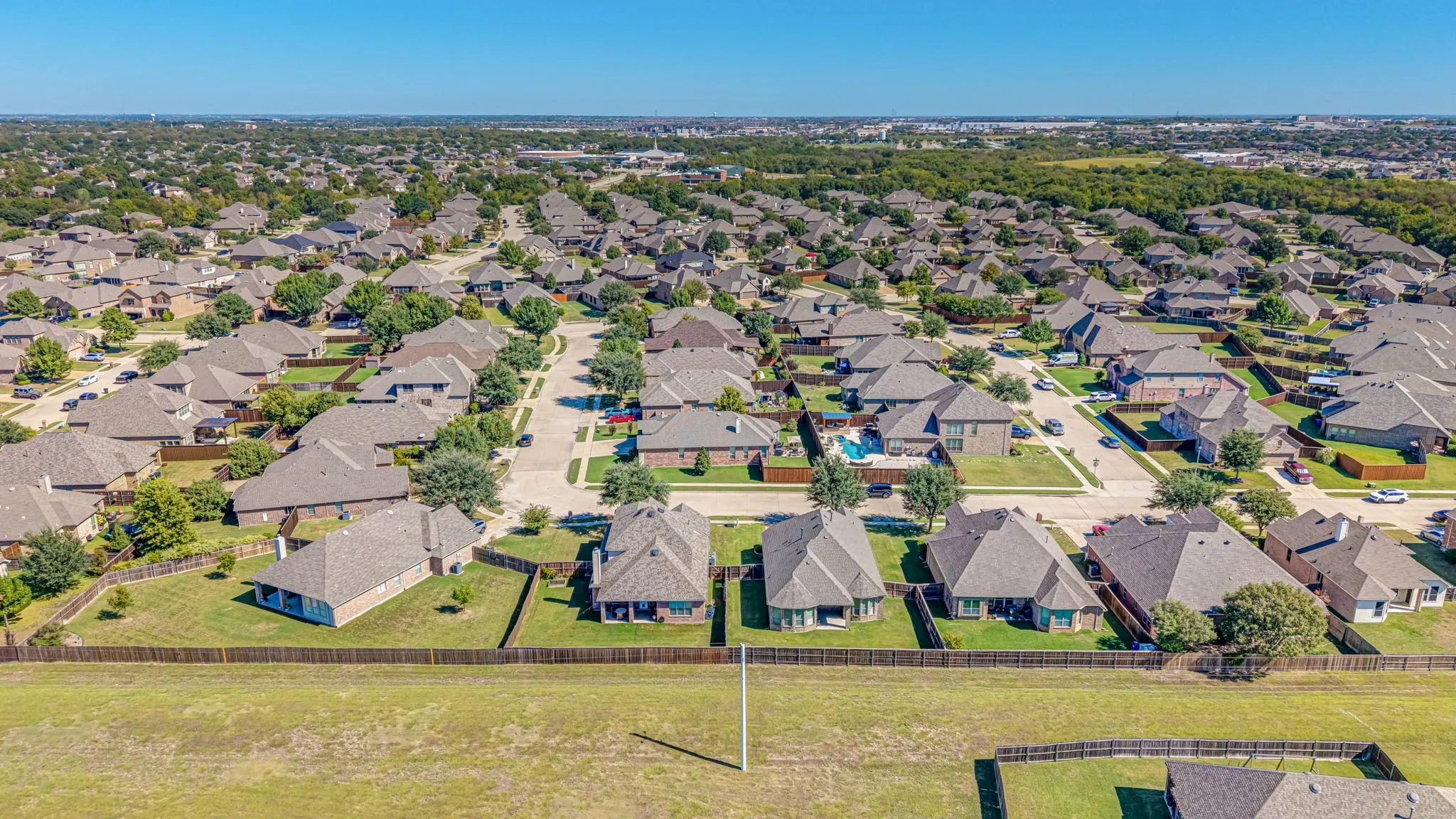Single Family Residence For Sale in Kaufman County , 514 Madrone Trail, Forney, Texas 75126, 3 Bedroom, 2 Bathroom, 2 Garage spaces, 2,055 Sqft, built in 2012, mls#21404354, Real Estate Agent in Forney, Homes For Sale in Kaufman county, Homes For Sale in Forney, Realtor in Forney Texas, Real Estate Brokerage Independent Realty Texas, Luminita Cordes Realtor