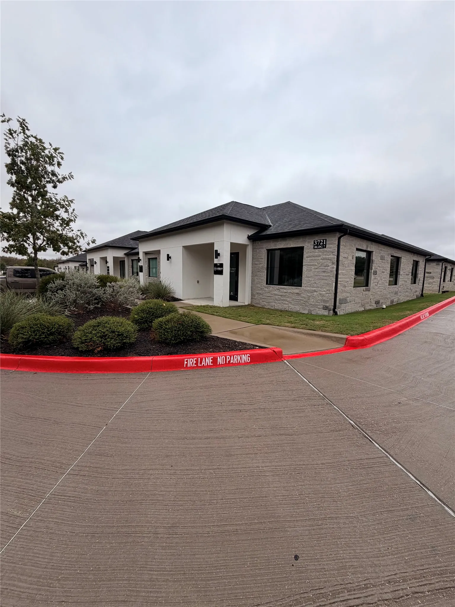 Modern facade featuring stone and stucco finishes