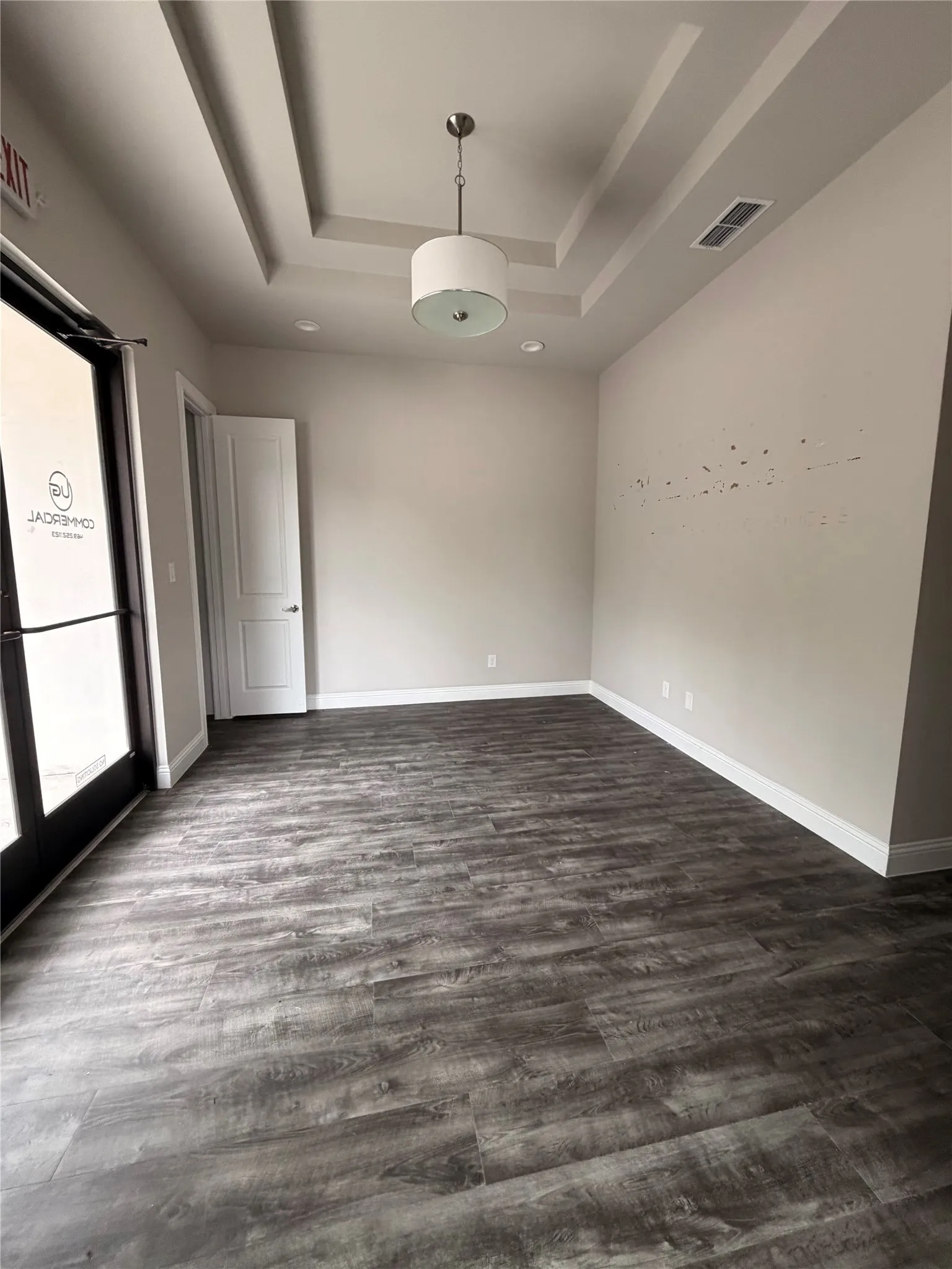 Tray ceiling with recessed lighting and a drum pendant fixture
