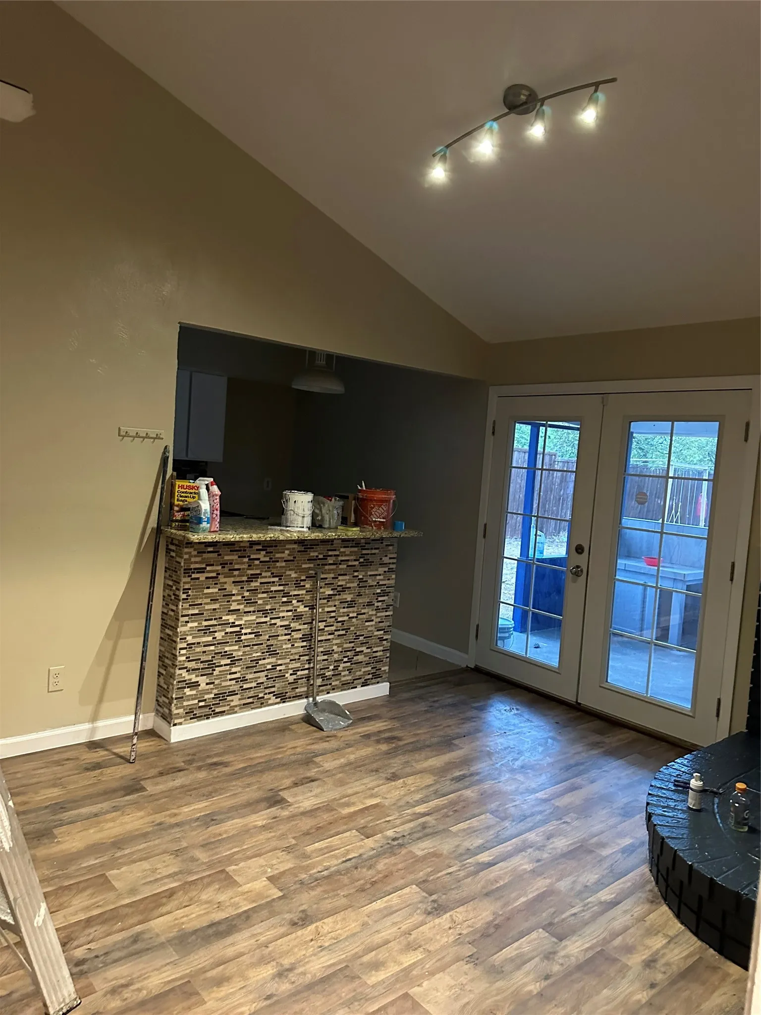 Single Family Residence For Sale in Dallas County , 3709 Classic Drive, Garland, Texas 75042, 3 Bedroom, 2 Bathroom, 2 Garage spaces, 1,317 Sqft, built in 1962, mls#21404407, Real Estate Agent in Garland, Homes For Sale in Dallas county, Homes For Sale in Garland, Realtor in Garland Texas, Real Estate Brokerage Independent Realty Texas, Luminita Cordes Realtor