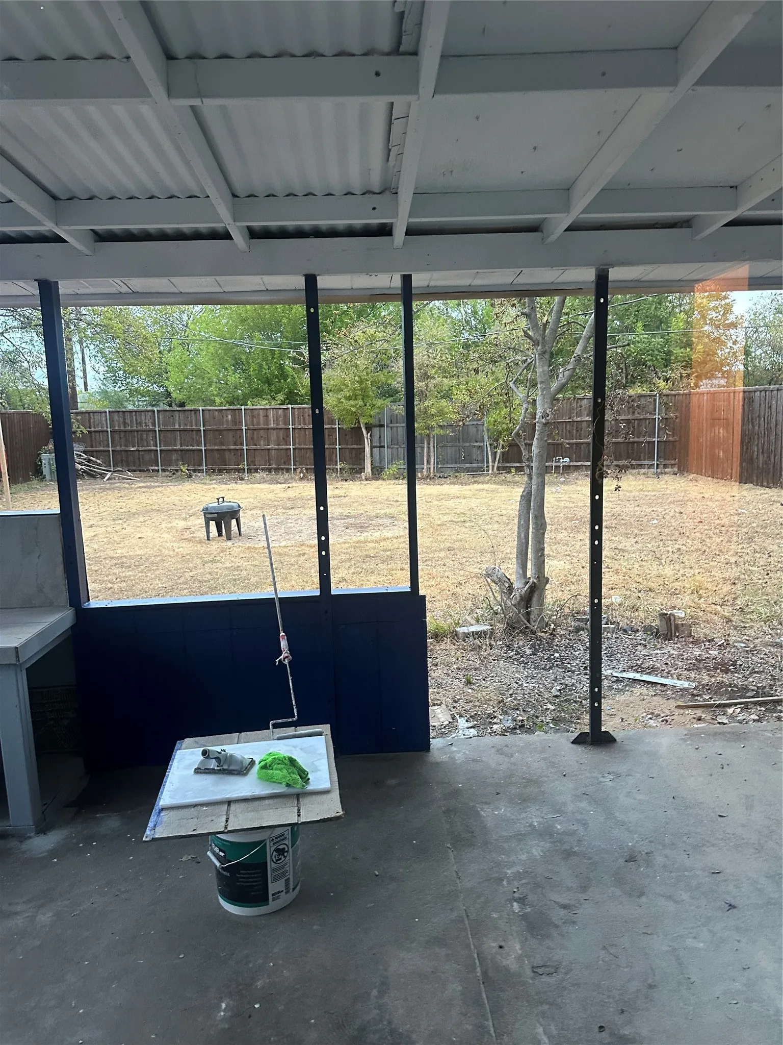 Covered patio with concrete flooring