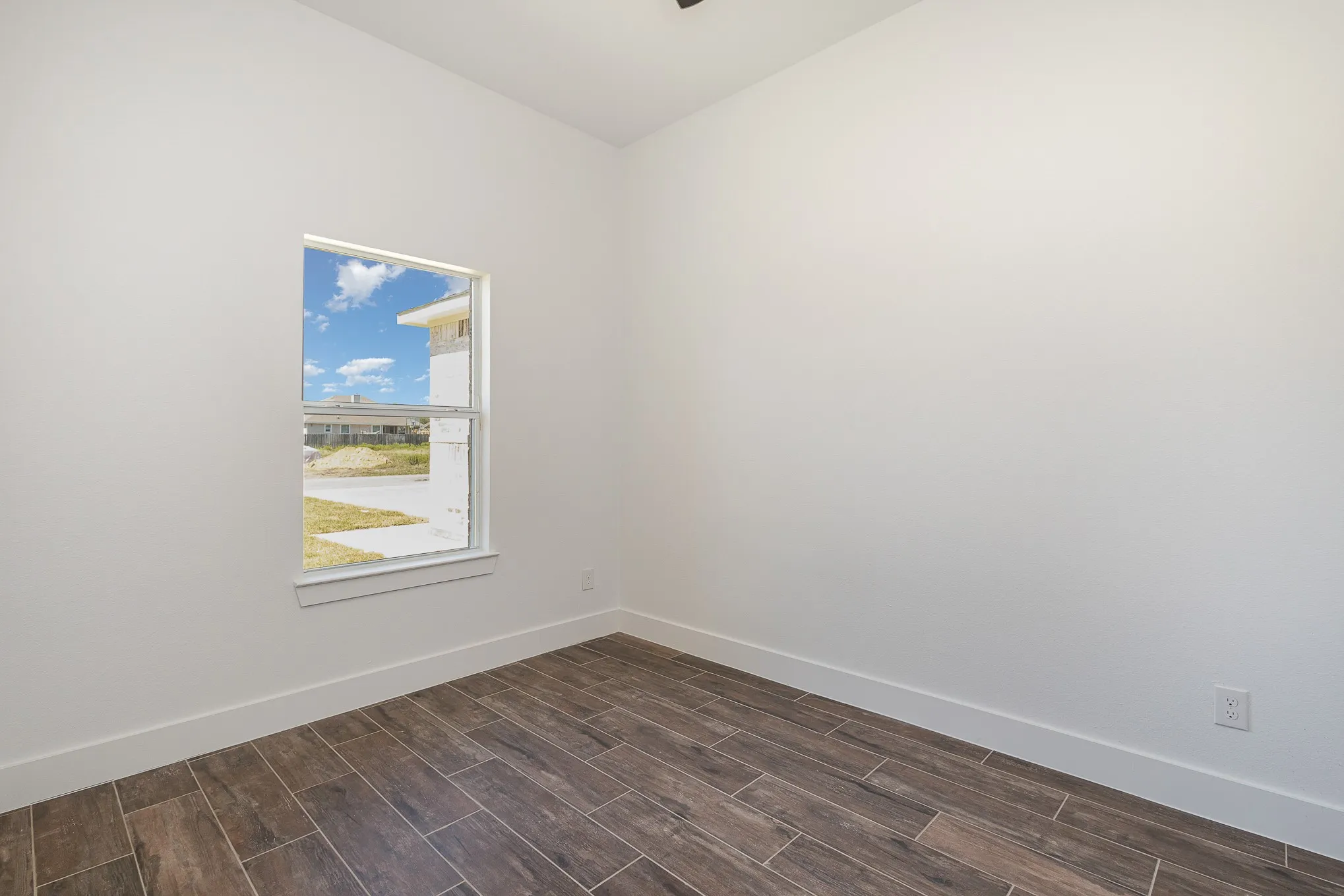 Single Family Residence For Sale in Henderson County , 230 Flying Bridge Drive, Gun Barrel City, Texas 75156, 3 Bedroom, 2 Bathroom, 2 Garage spaces, 1,627 Sqft, built in 2024, mls#21403619, Real Estate Agent in Gun Barrel City, Homes For Sale in Henderson county, Homes For Sale in Gun Barrel City, Realtor in Gun Barrel City Texas, Real Estate Brokerage Independent Realty Texas, Luminita Cordes Realtor