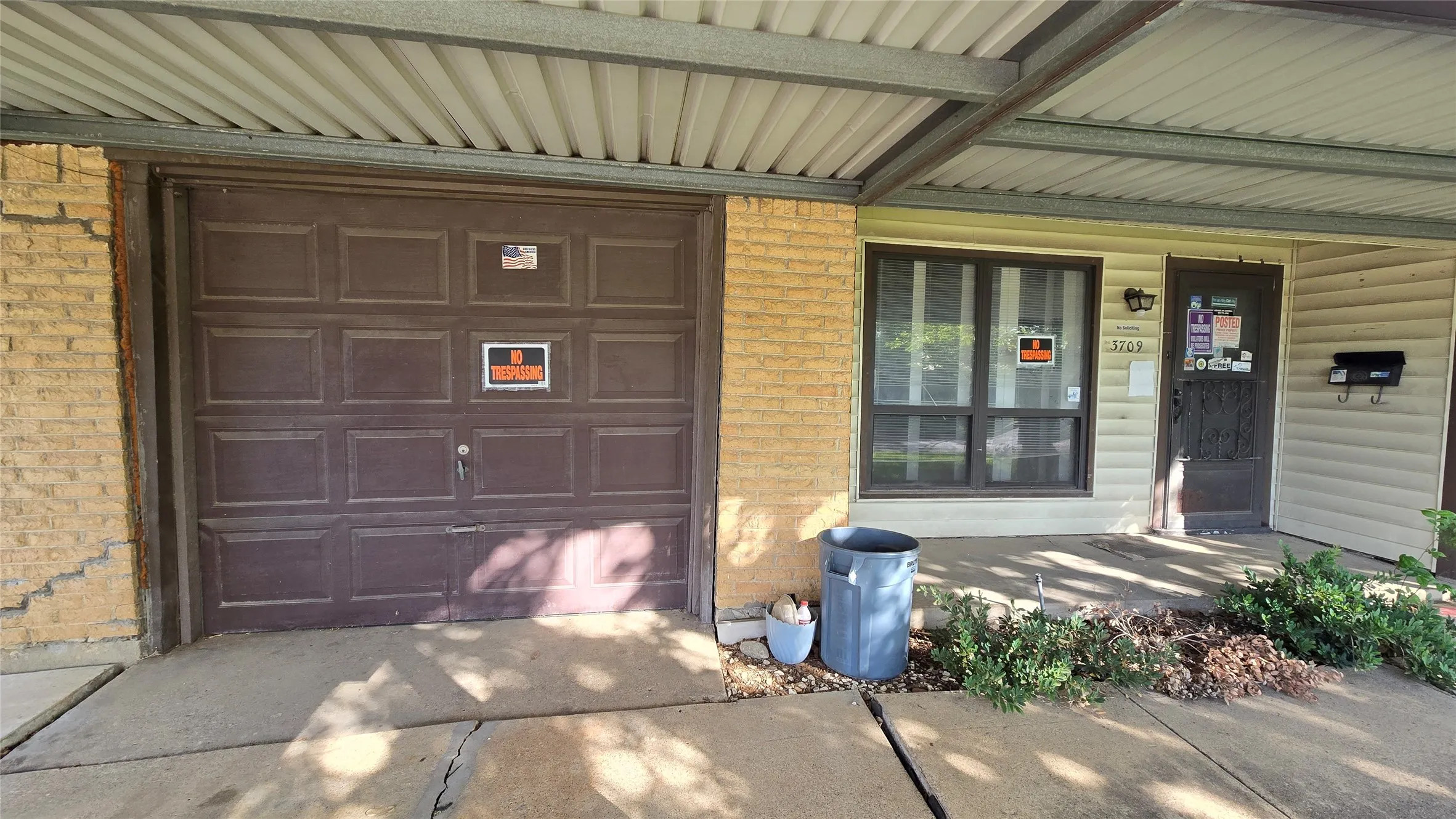 Garage has been converted to living space.