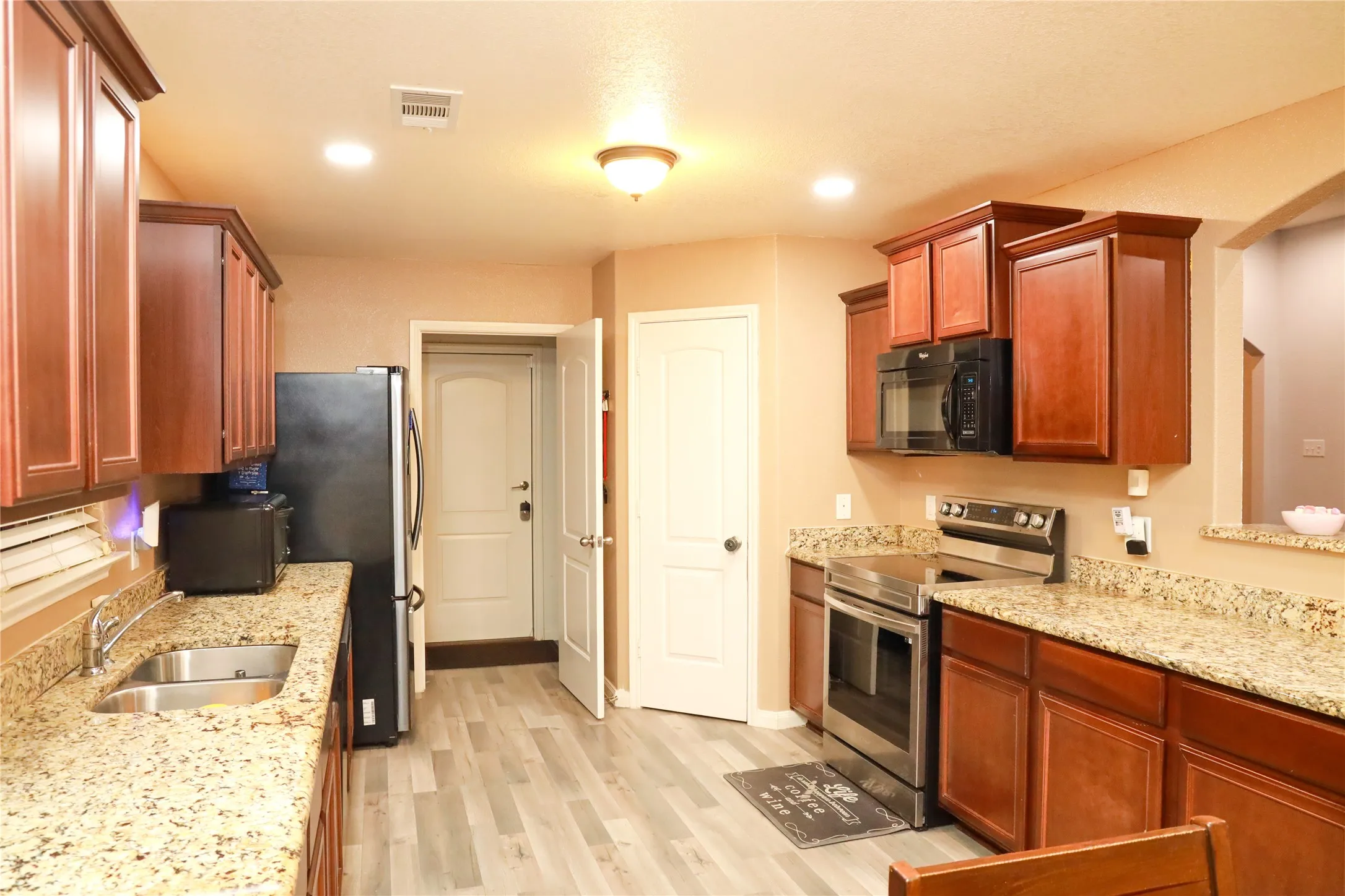 Single Family Residence For Sale in Collin County , 1427 Englemann Drive, Princeton, Texas 75407, 3 Bedroom, 2 Bathroom, 2 Garage spaces, 1,615 Sqft, built in 2016, mls#21403816, Real Estate Agent in Princeton, Homes For Sale in Collin county, Homes For Sale in Princeton, Realtor in Princeton Texas, Real Estate Brokerage Independent Realty Texas, Luminita Cordes Realtor