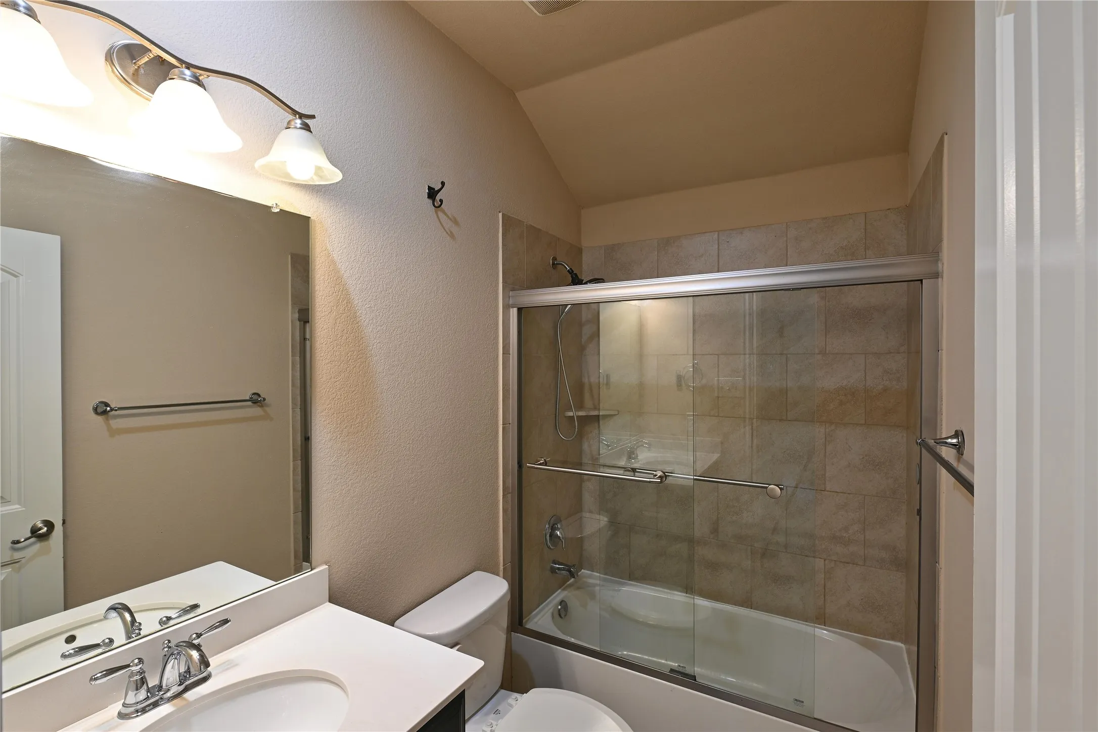 Single Family Residence For Rent in Collin County , 3720 Kendall Road, Melissa, Texas 75454, 3 Bedroom, 2 Bathroom, 2 Garage spaces, 1,897 Sqft, built in 2018, mls#21404381, Real Estate Agent in Melissa, Homes For Rent in Collin county, Homes For Rent in Melissa, Realtor in Melissa Texas, Real Estate Brokerage Independent Realty Texas, Luminita Cordes Realtor