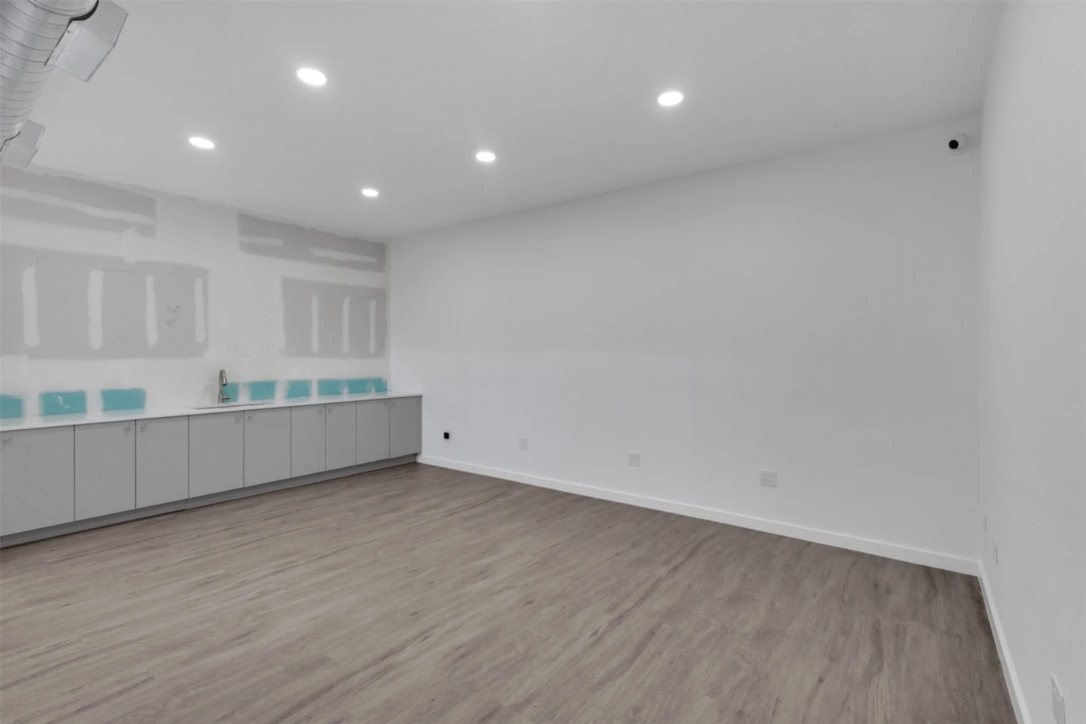 Industrial For Sale in Tarrant County , 13025 Harmon Road 601, Fort Worth, Texas 76177, 0, 0, Garage spaces, 0 Sqft, built in 2022, mls#21404415, Real Estate Agent in Fort Worth, Homes For Sale in Tarrant county, Homes For Sale in Fort Worth, Realtor in Fort Worth Texas, Real Estate Brokerage Independent Realty Texas, Luminita Cordes Realtor