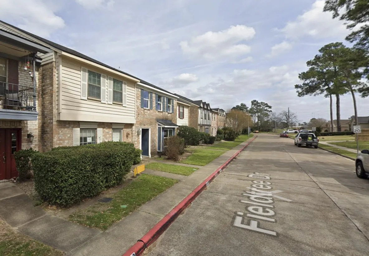 Townhouse For Sale in Harris County , 20325 Fieldtree Drive, Humble, Texas 77338, 2 Bedroom, 3 Bathroom, 2 Garage spaces, 1,482 Sqft, built in 1973, mls#21403460, Real Estate Agent in Humble, Homes For Sale in Harris county, Homes For Sale in Humble, Realtor in Humble Texas, Real Estate Brokerage Independent Realty Texas, Luminita Cordes Realtor