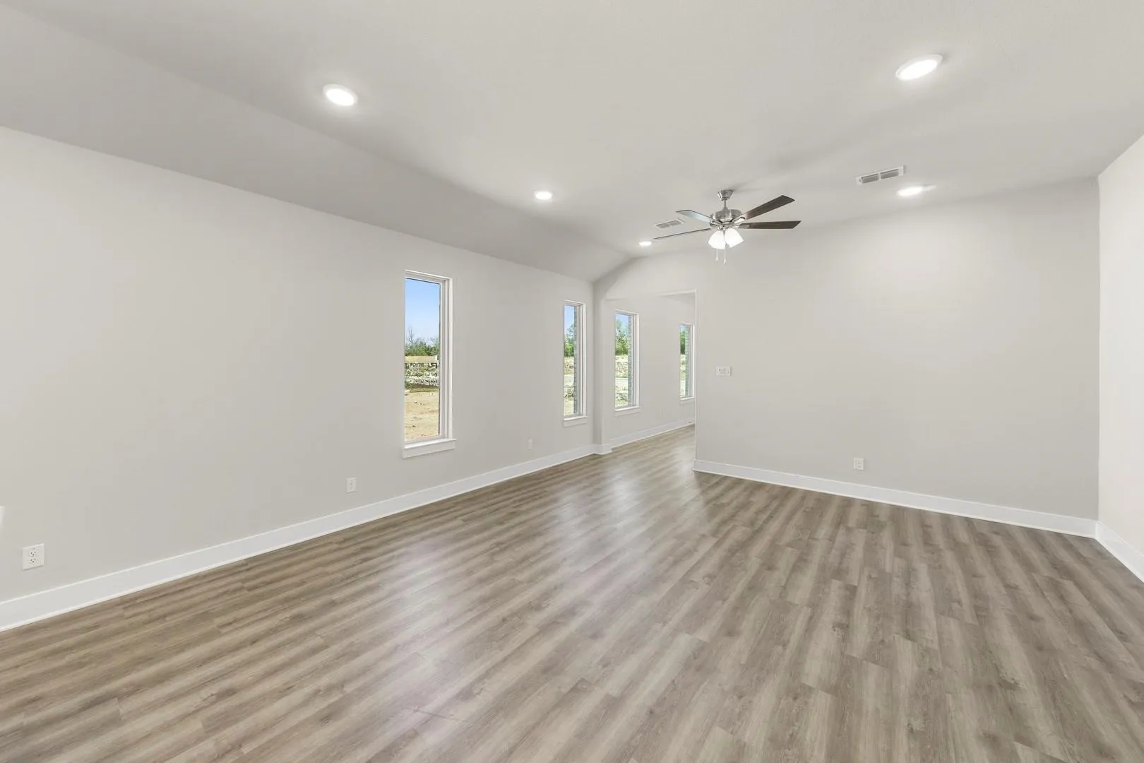 Single Family Residence For Rent in Collin County , 1429 Tipperary Drive, Celina, Texas 75009, 3 Bedroom, 2 Bathroom, 2 Garage spaces, 1,641 Sqft, built in 2025, mls#21402566, Real Estate Agent in Celina, Homes For Rent in Collin county, Homes For Rent in Celina, Realtor in Celina Texas, Real Estate Brokerage Independent Realty Texas, Luminita Cordes Realtor