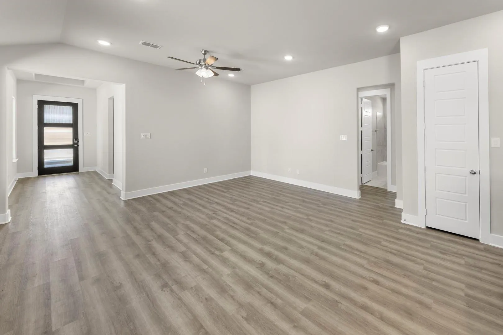 Single Family Residence For Rent in Collin County , 1429 Tipperary Drive, Celina, Texas 75009, 3 Bedroom, 2 Bathroom, 2 Garage spaces, 1,641 Sqft, built in 2025, mls#21402566, Real Estate Agent in Celina, Homes For Rent in Collin county, Homes For Rent in Celina, Realtor in Celina Texas, Real Estate Brokerage Independent Realty Texas, Luminita Cordes Realtor