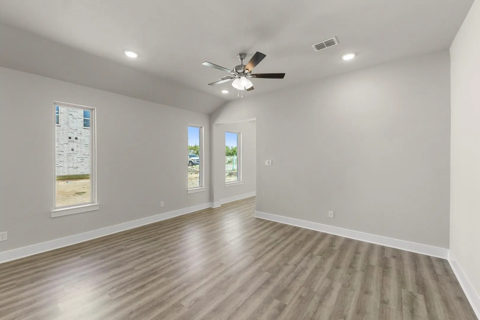 Single Family Residence For Rent in Collin County , 1429 Tipperary Drive, Celina, Texas 75009, 3 Bedroom, 2 Bathroom, 2 Garage spaces, 1,641 Sqft, built in 2025, mls#21402566, Real Estate Agent in Celina, Homes For Rent in Collin county, Homes For Rent in Celina, Realtor in Celina Texas, Real Estate Brokerage Independent Realty Texas, Luminita Cordes Realtor
