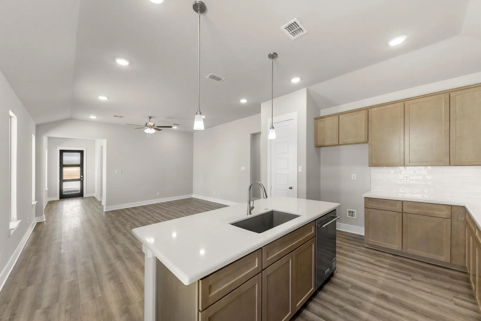 Single Family Residence For Rent in Collin County , 1429 Tipperary Drive, Celina, Texas 75009, 3 Bedroom, 2 Bathroom, 2 Garage spaces, 1,641 Sqft, built in 2025, mls#21402566, Real Estate Agent in Celina, Homes For Rent in Collin county, Homes For Rent in Celina, Realtor in Celina Texas, Real Estate Brokerage Independent Realty Texas, Luminita Cordes Realtor