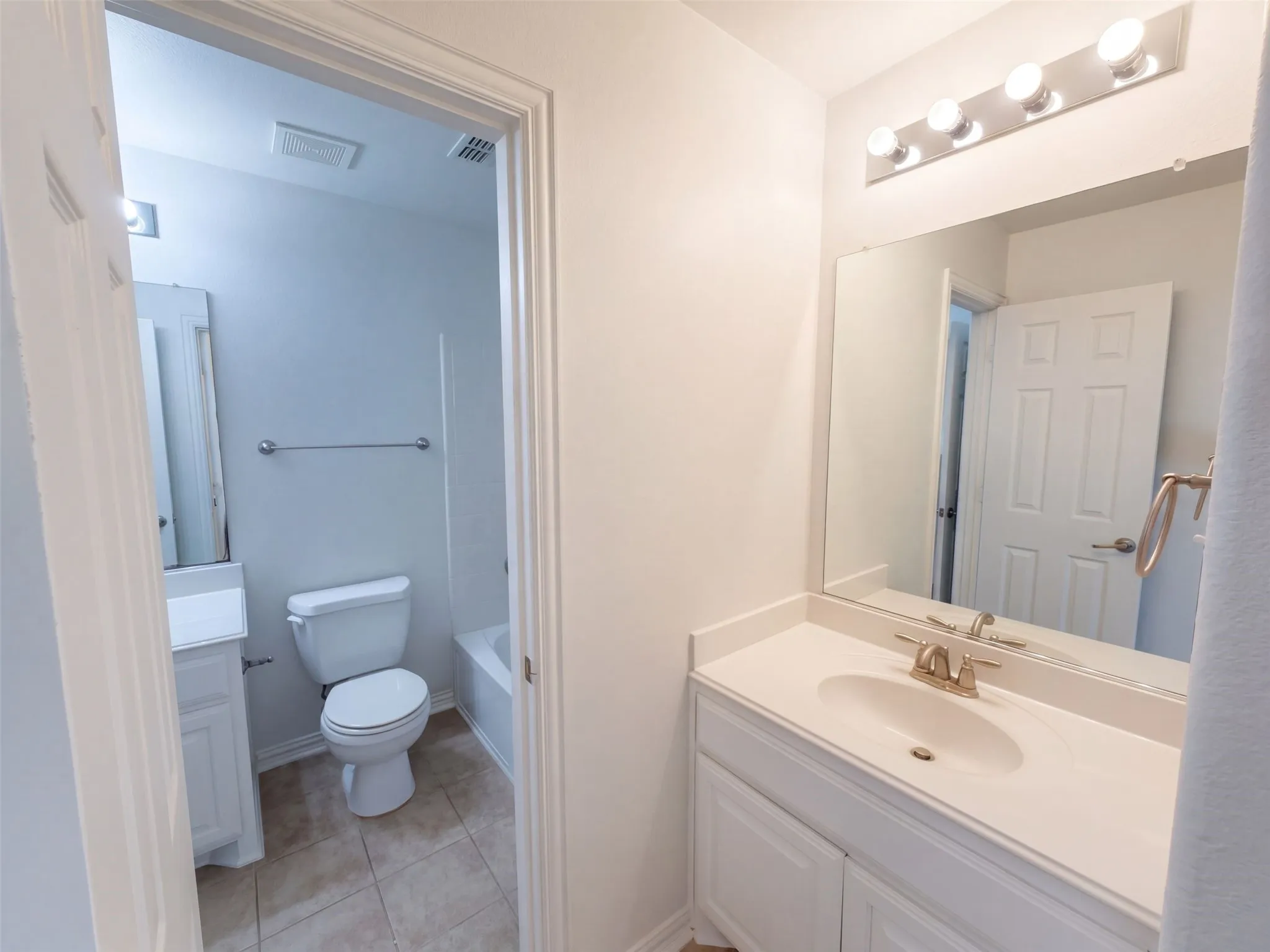 Single Family Residence For Sale in Denton County , 1617 Fallingwater Trail, Haslet, Texas 76177, 4 Bedroom, 3 Bathroom, 2 Garage spaces, 3,057 Sqft, built in 2009, mls#21404425, Real Estate Agent in Haslet, Homes For Sale in Denton county, Homes For Sale in Haslet, Realtor in Haslet Texas, Real Estate Brokerage Independent Realty Texas, Luminita Cordes Realtor