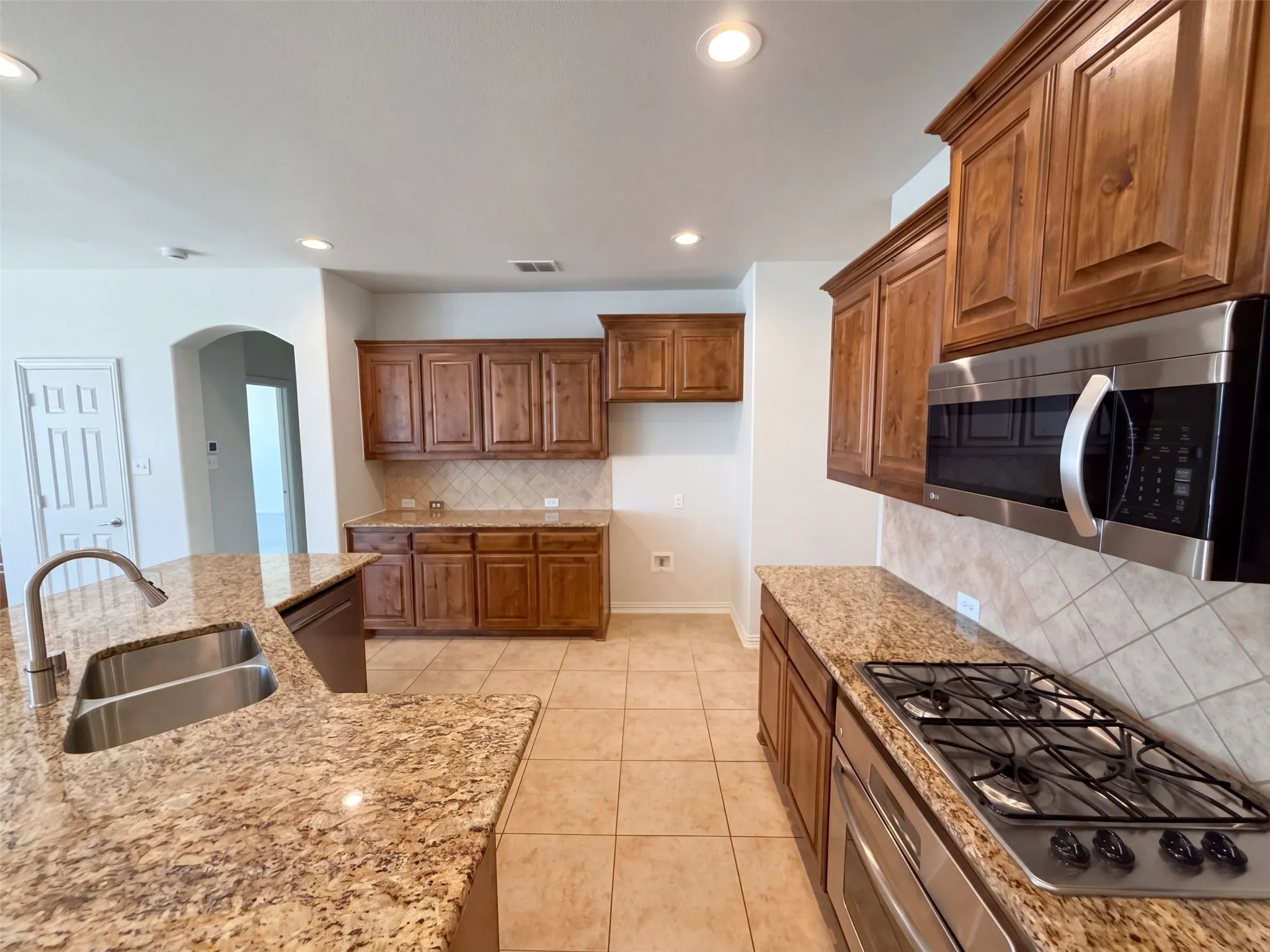 Single Family Residence For Sale in Denton County , 1617 Fallingwater Trail, Haslet, Texas 76177, 4 Bedroom, 3 Bathroom, 2 Garage spaces, 3,057 Sqft, built in 2009, mls#21404425, Real Estate Agent in Haslet, Homes For Sale in Denton county, Homes For Sale in Haslet, Realtor in Haslet Texas, Real Estate Brokerage Independent Realty Texas, Luminita Cordes Realtor