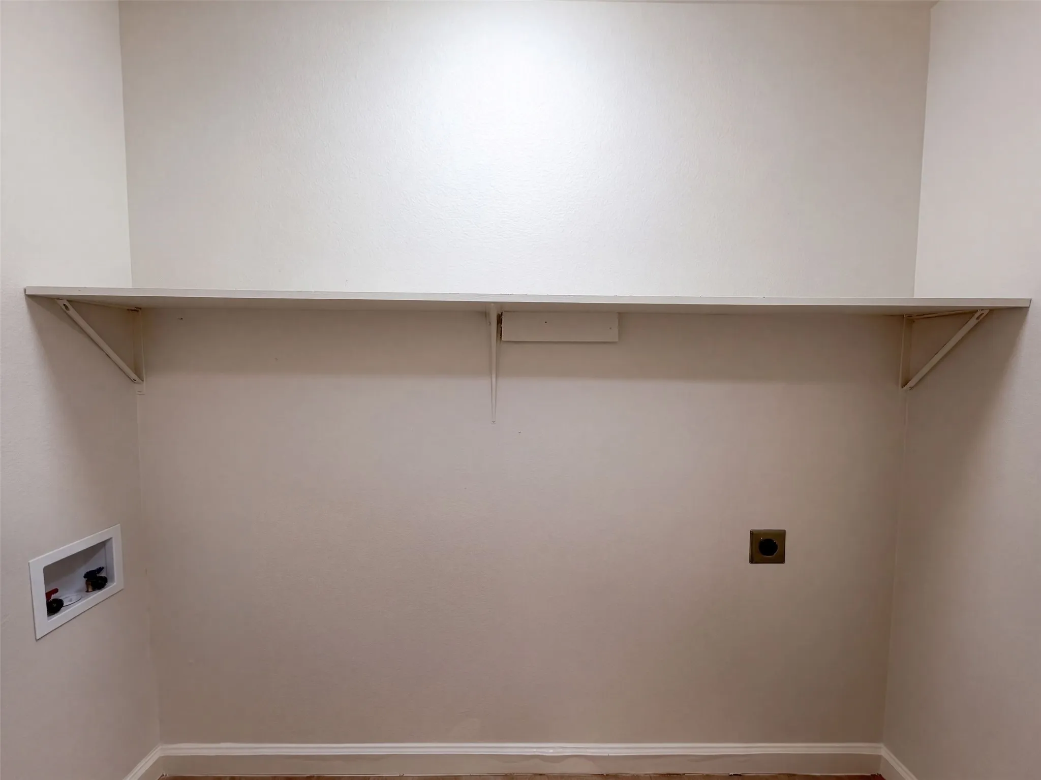 Single Family Residence For Sale in Dallas County , 1322 E Waco Avenue, Dallas, Texas 75216, 4 Bedroom, 2 Bathroom, Garage spaces, 1,494 Sqft, built in 2003, mls#21404427, Real Estate Agent in Dallas, Homes For Sale in Dallas county, Homes For Sale in Dallas, Realtor in Dallas Texas, Real Estate Brokerage Independent Realty Texas, Luminita Cordes Realtor
